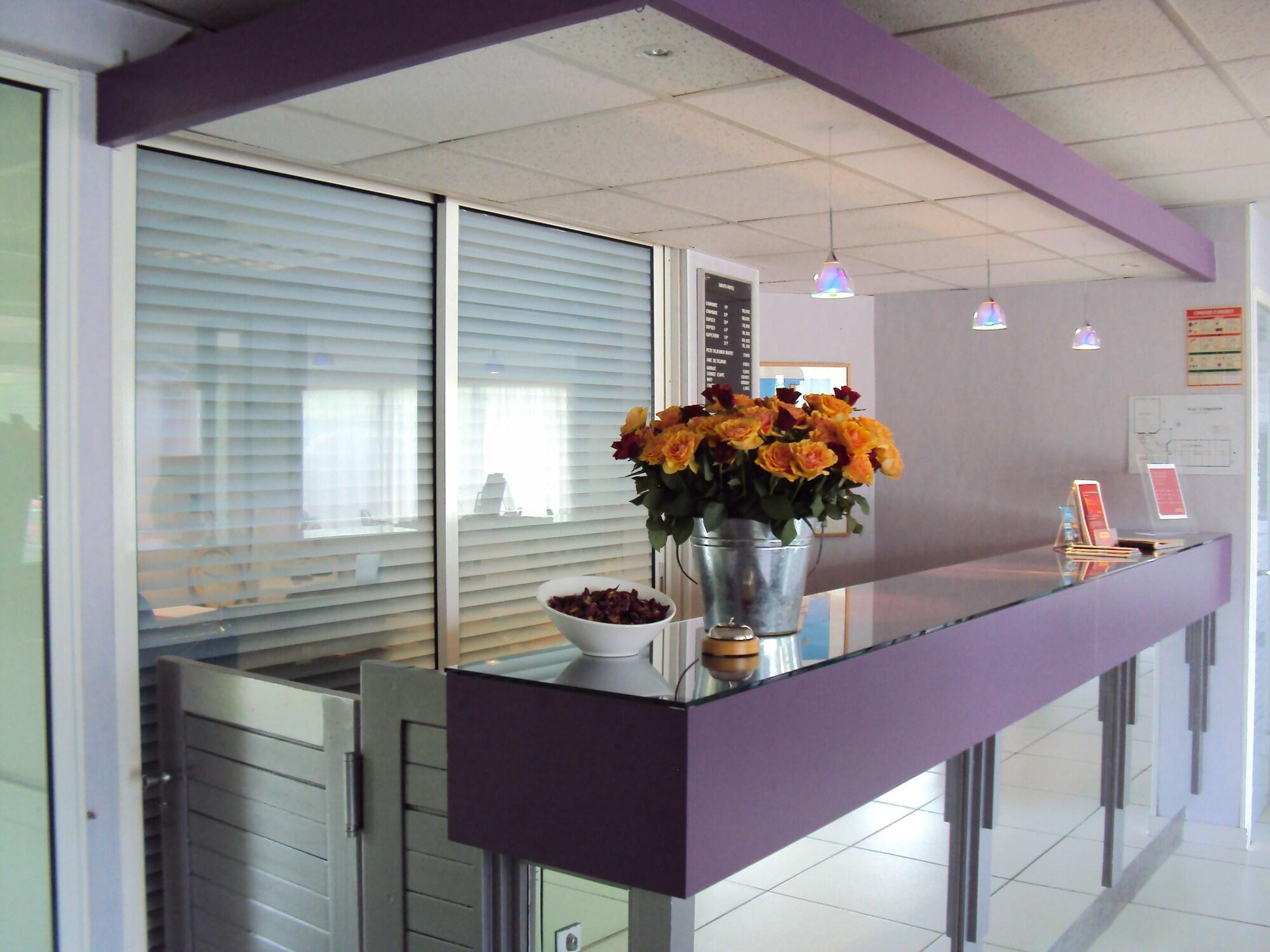 Vista Lobby Inspiration By Balladins Villefranche De Rouergue