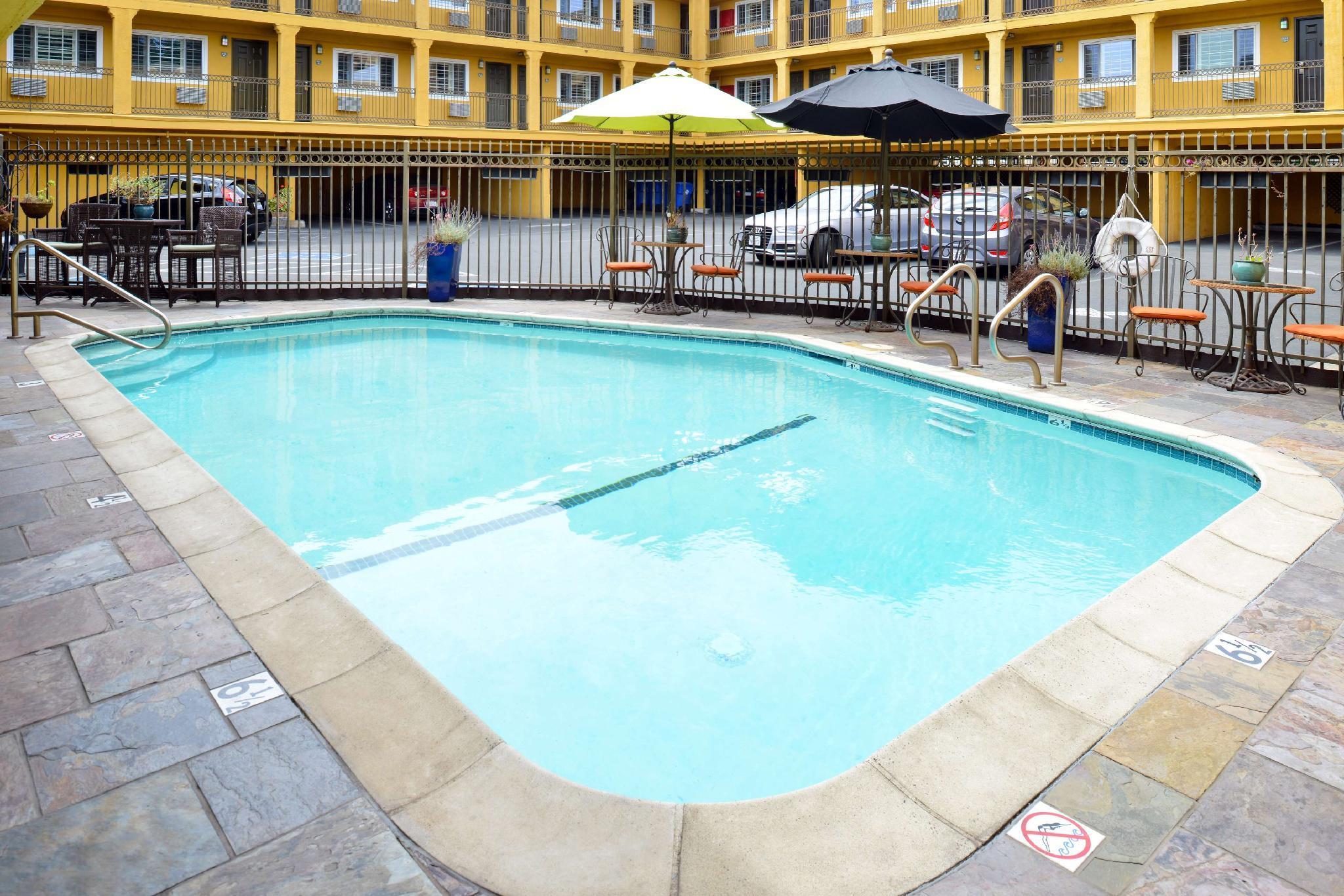 Playa Napa Valley Hotel & Suites