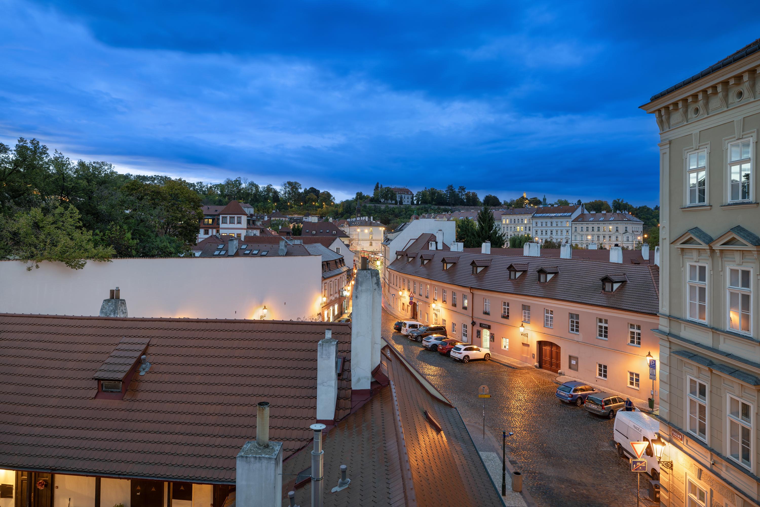 Vista Exterior White Swan Boutique Apartments