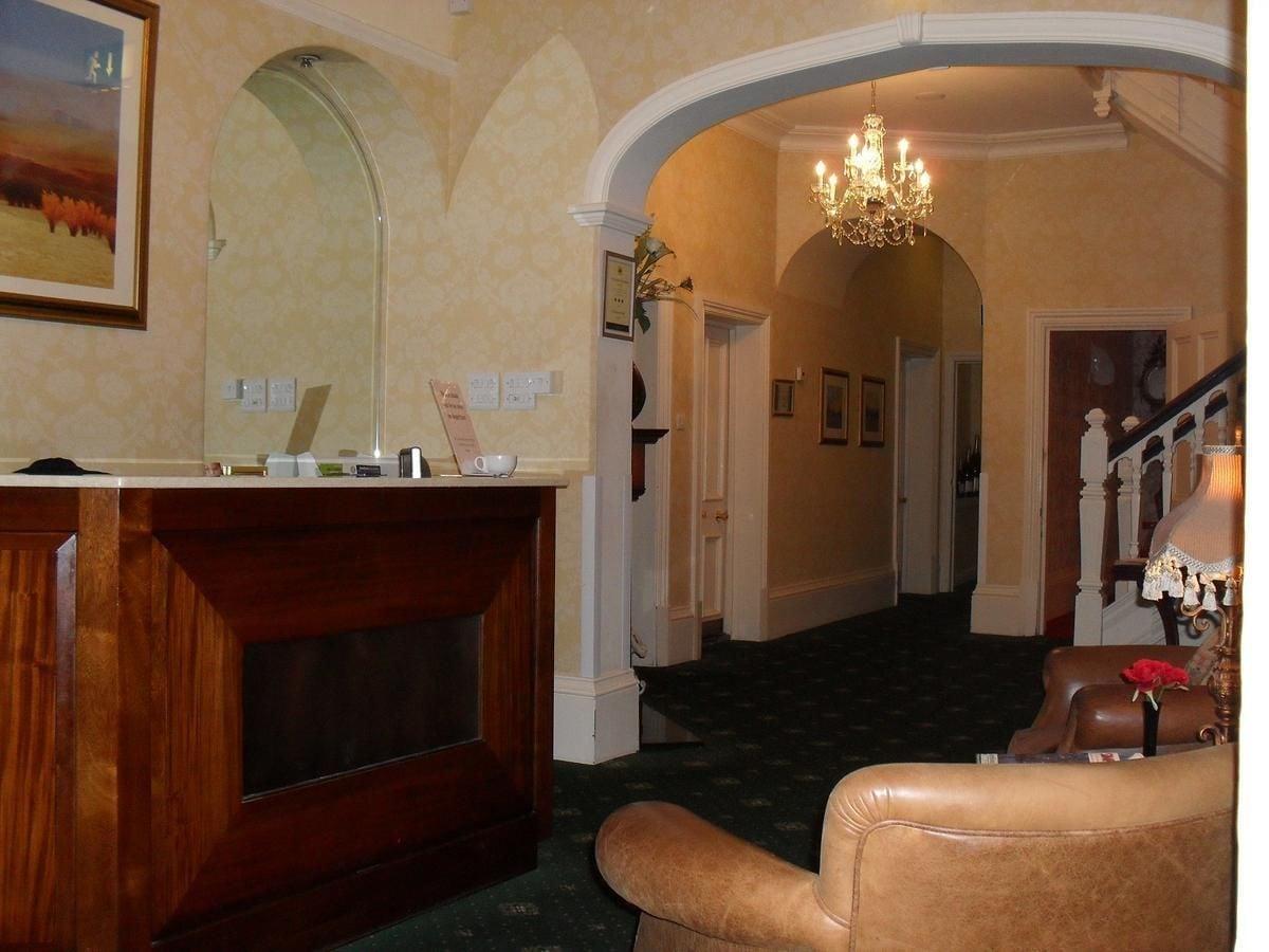 Vista Lobby Woodlands Hotel