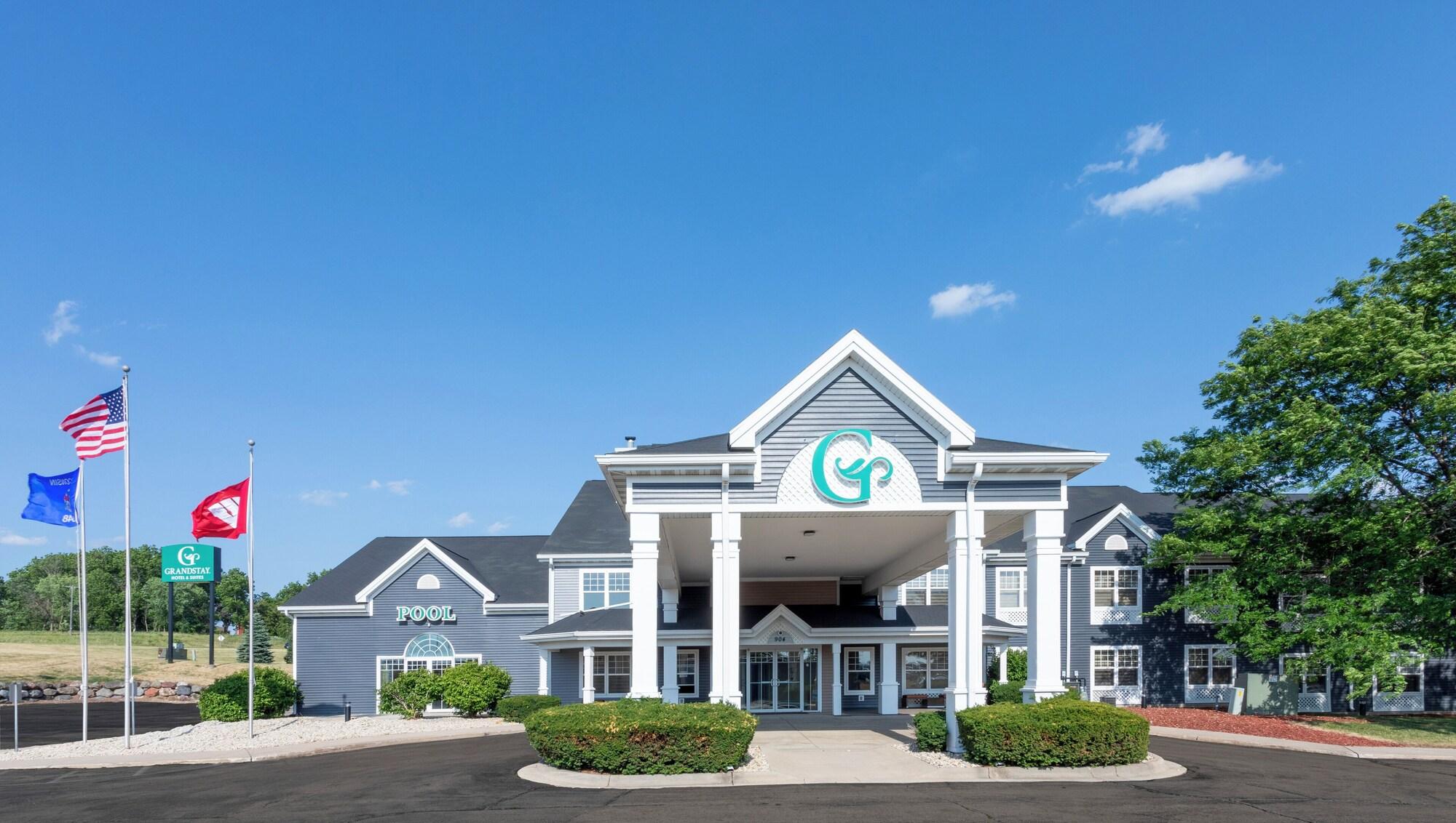 Vista Exterior GrandStay Hotel & Suites - Waunakee