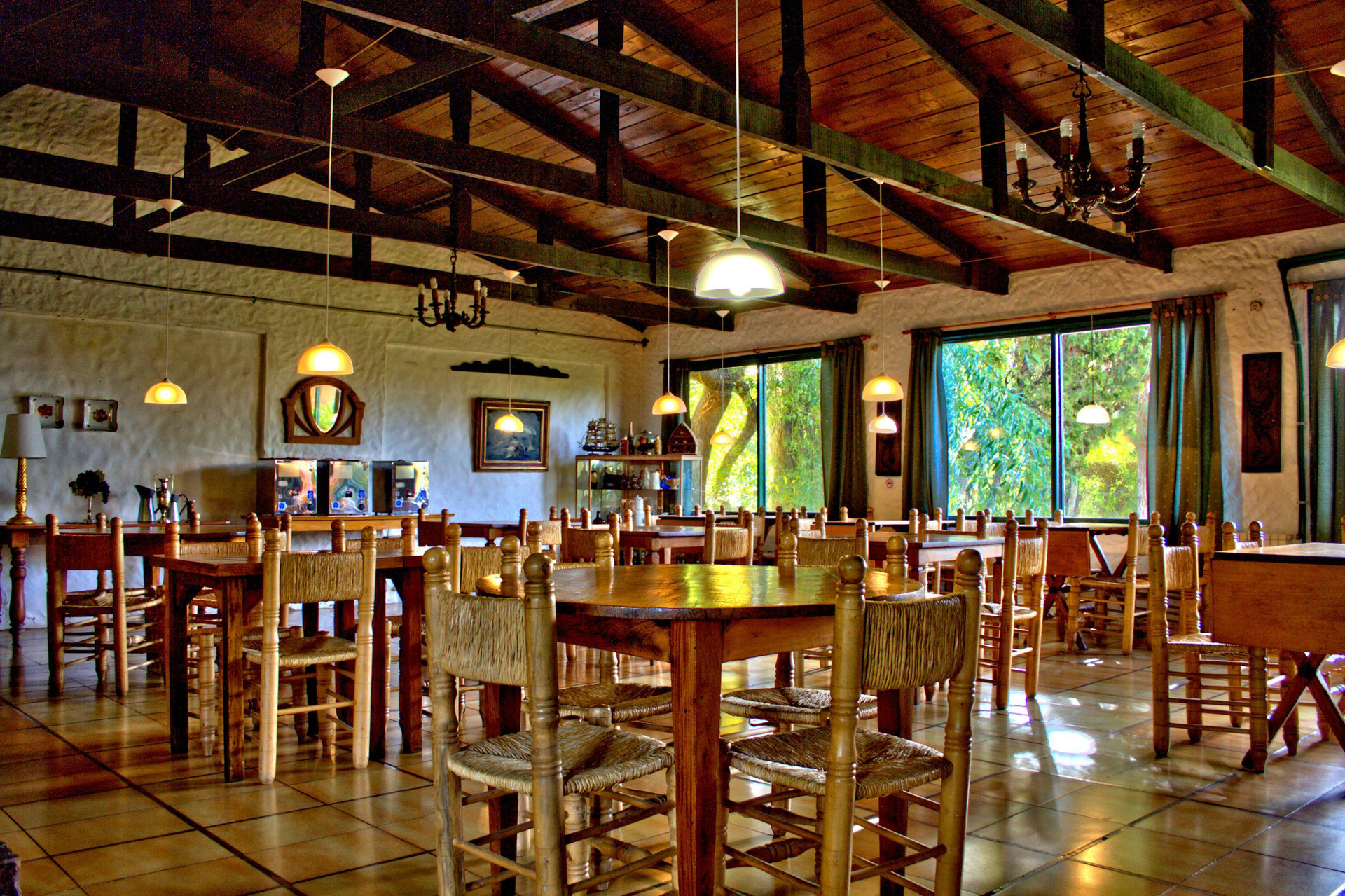 Bar/Salón La Loma Self Apart & Suites