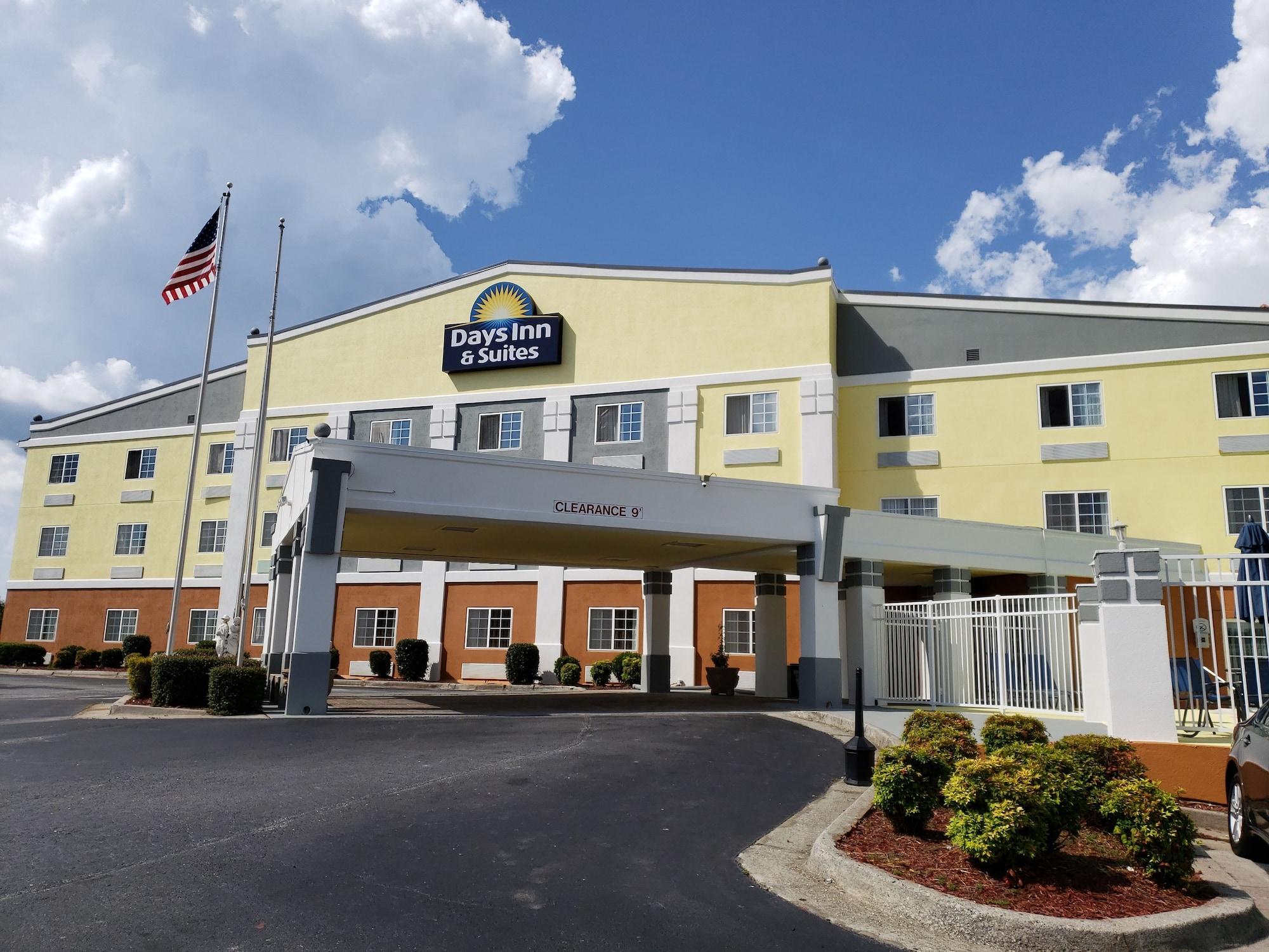 Vista Exterior Days Inn & Suites by Wyndham Union City