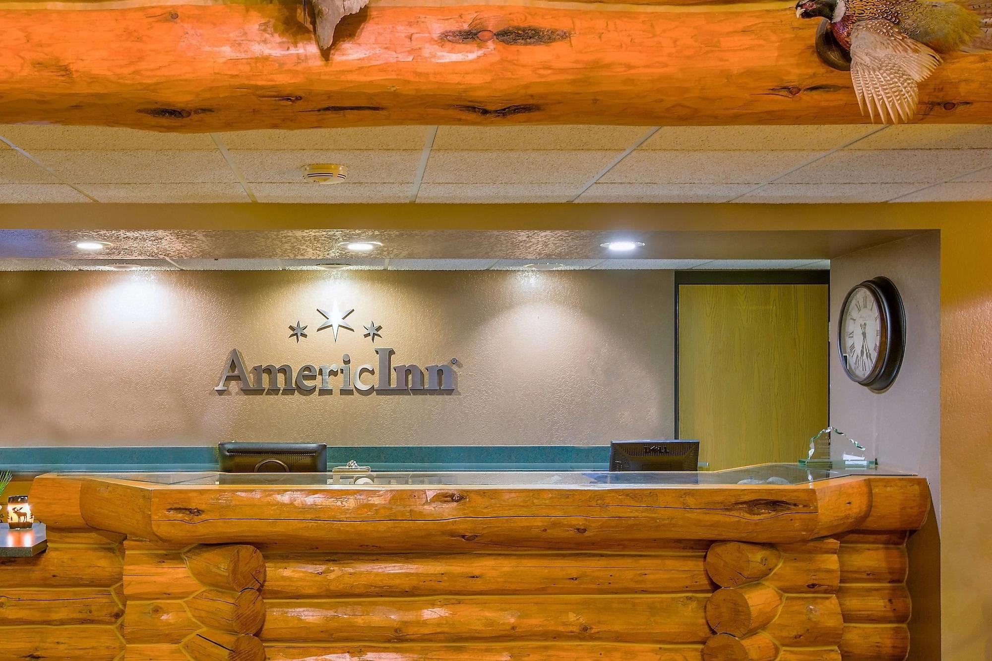 Vista Lobby AmericInn by Wyndham Chamberlain - Conference Center
