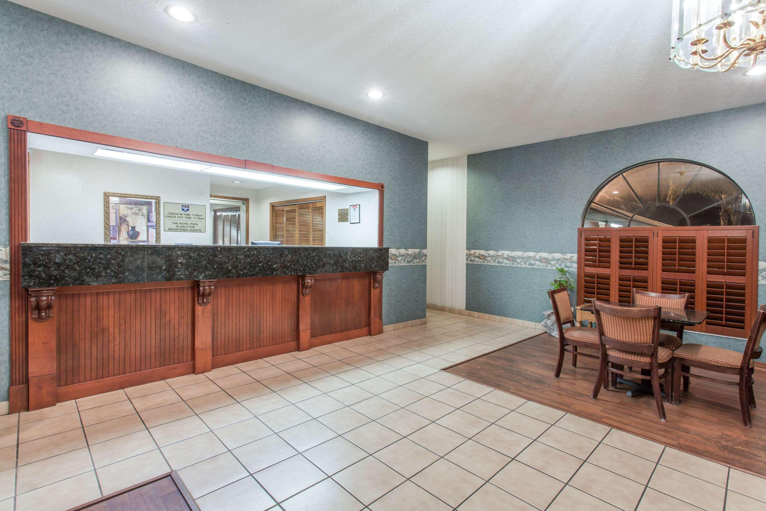 Vista Lobby Knights Inn Arcadia