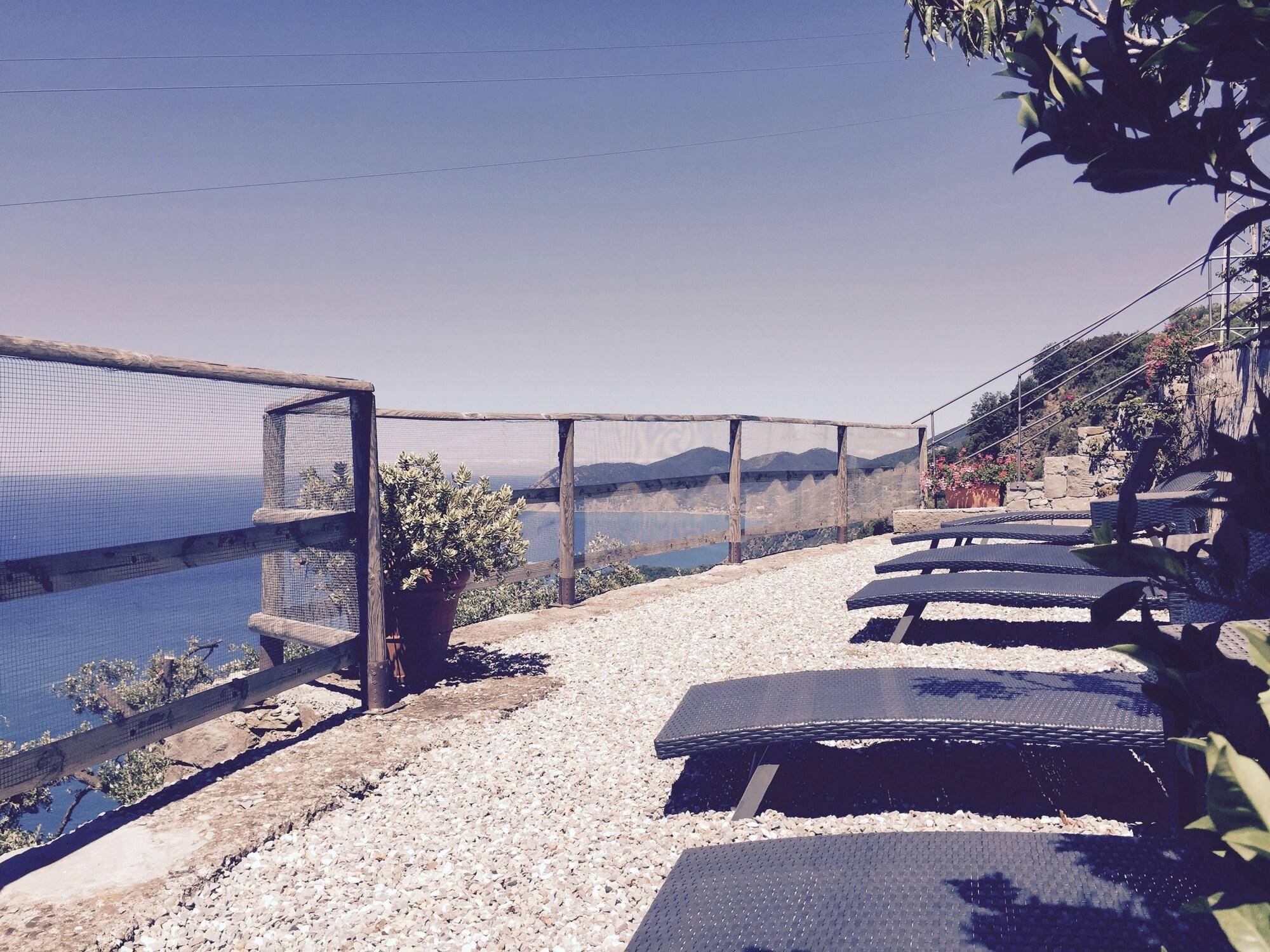 Vista Exterior Luna di Marzo