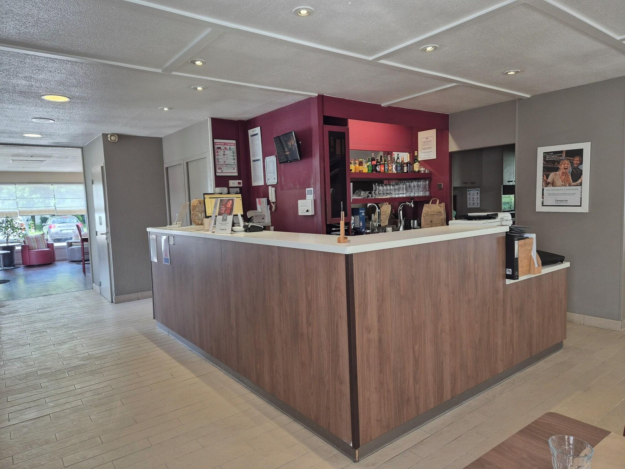 Vista Lobby Hotel Campanile Chalon Sur Saone