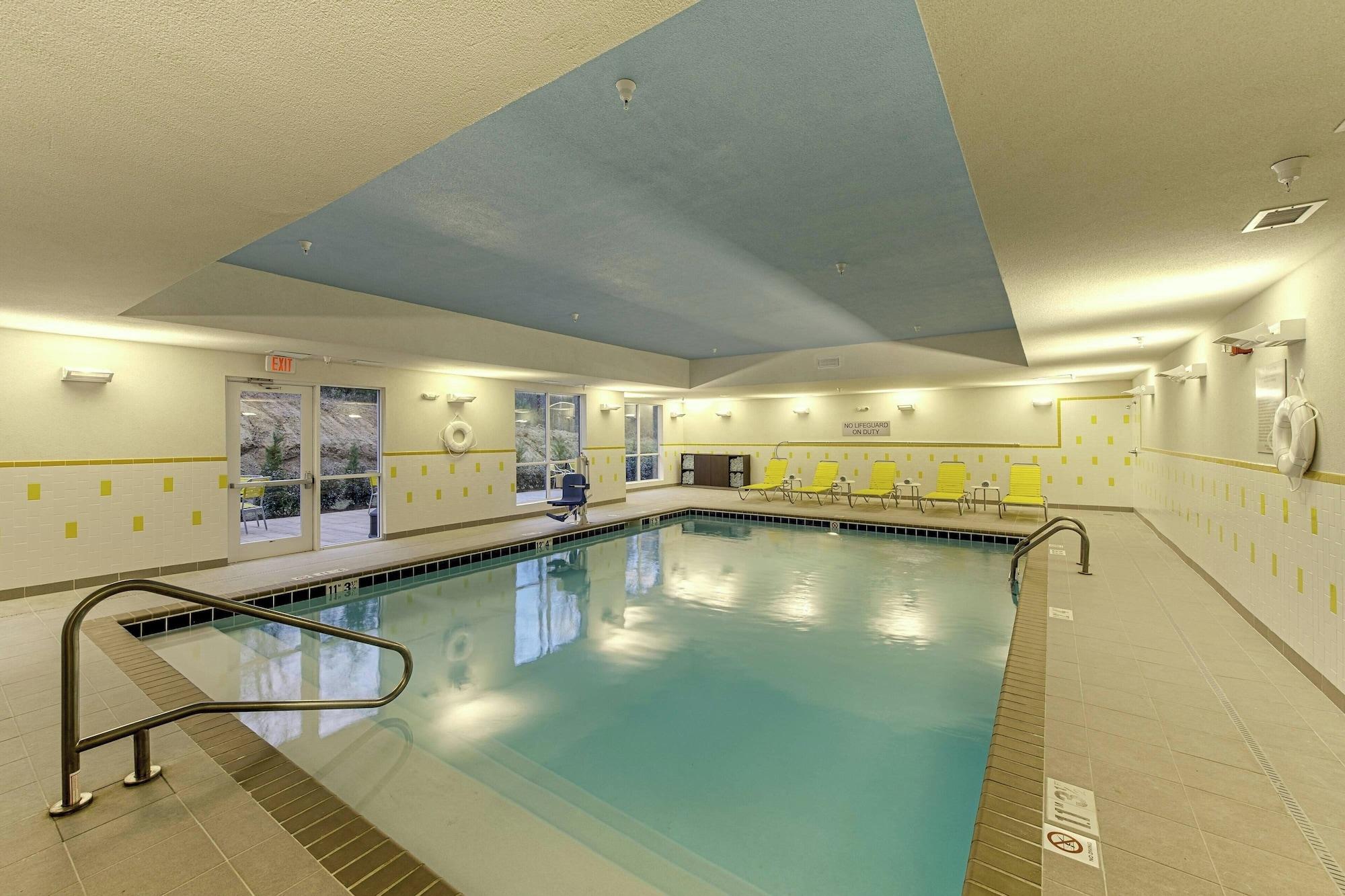 Vista Piscina Fairfield Inn & Suites Meridian