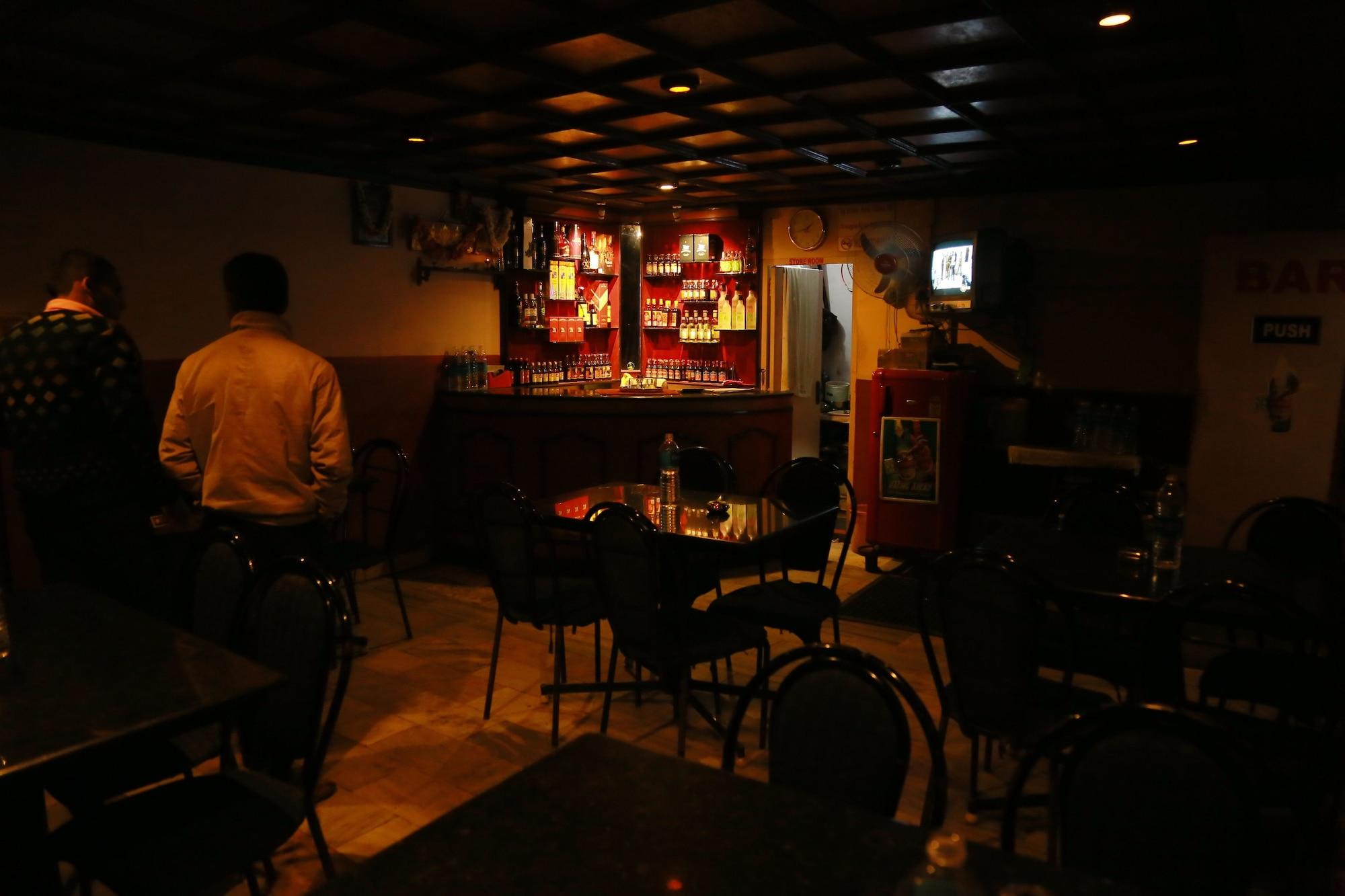 Bar/Salón Hotel Blue Bird