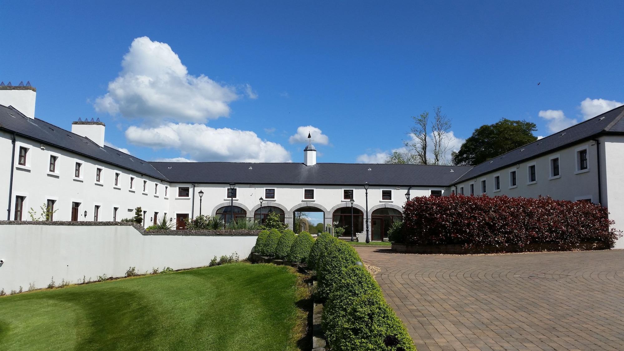Vista Exterior New Forest Golf Club Apartments