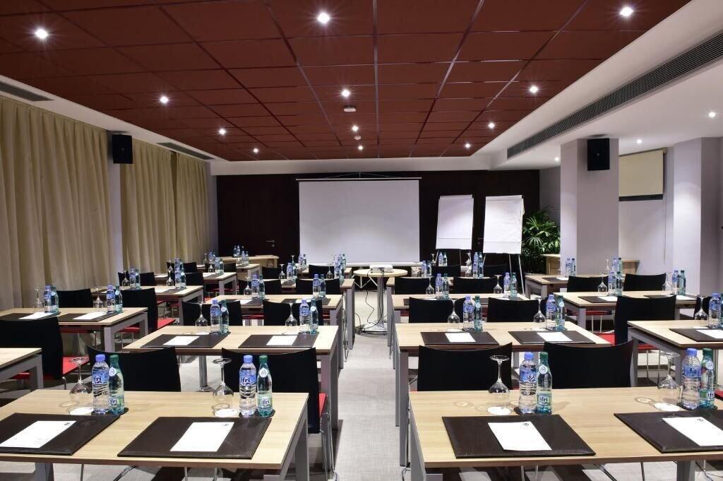 Sala de Reuniones AZ Hôtel Zeralda