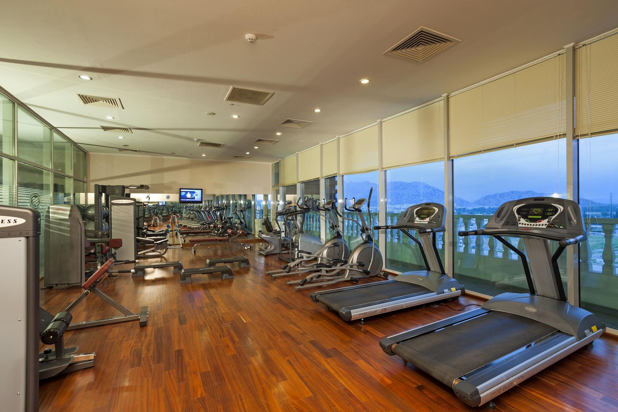 Gimnasio Crowne Plaza Hotel Antalya by IHG