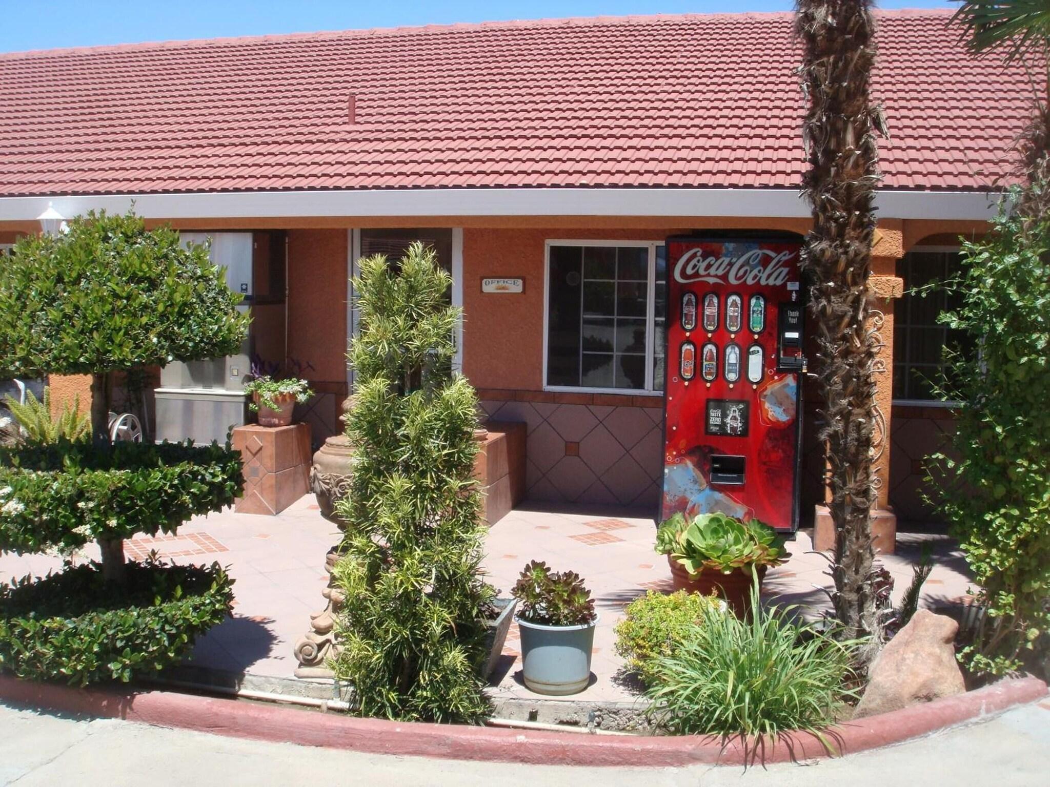 Vista Exterior Economy Inn