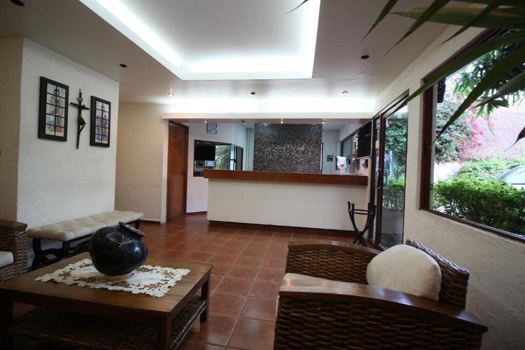 Vista Lobby HOTEL VILLA BLANCA SUITES