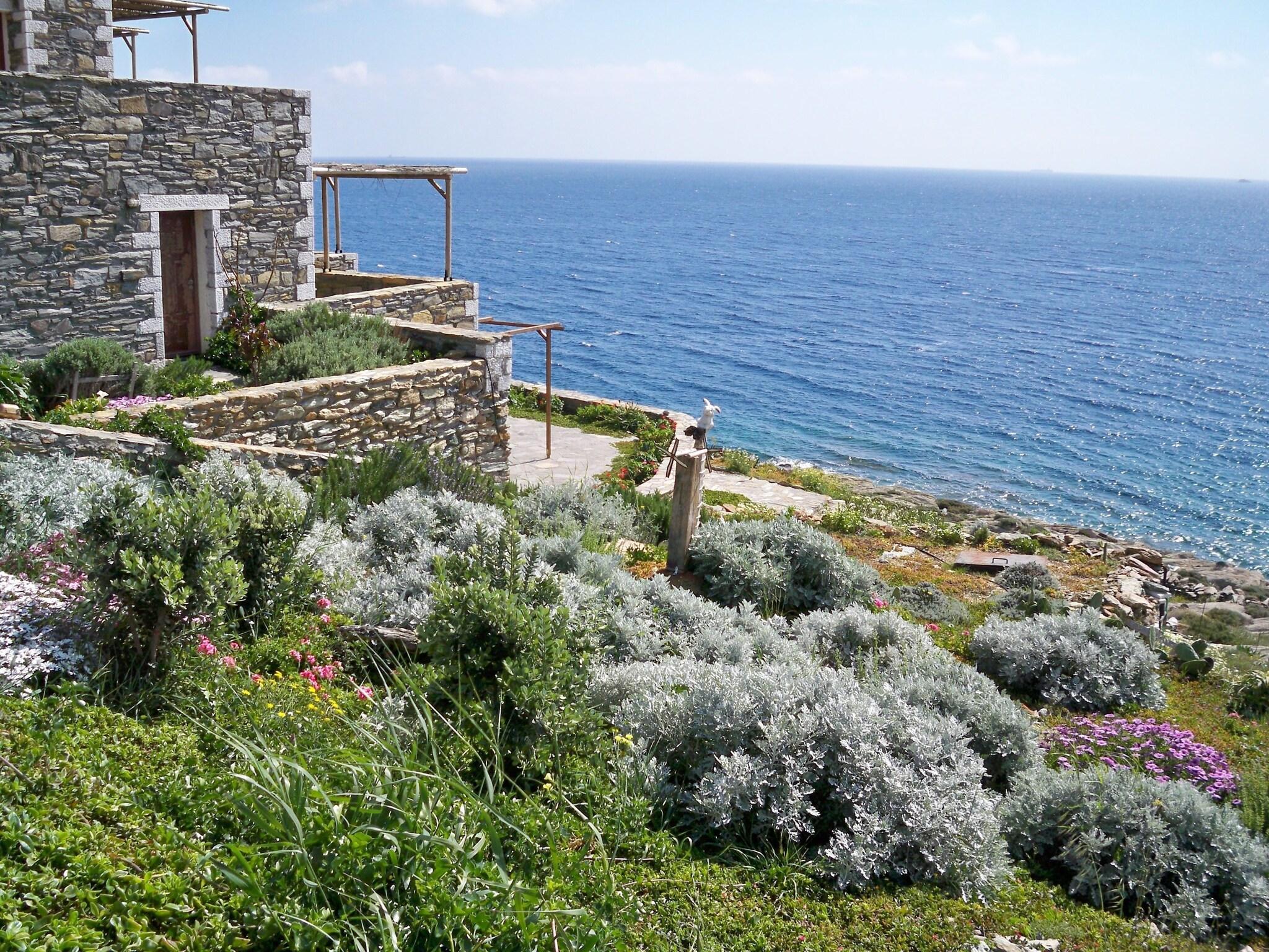 Vista Exterior Porto Mani Suites
