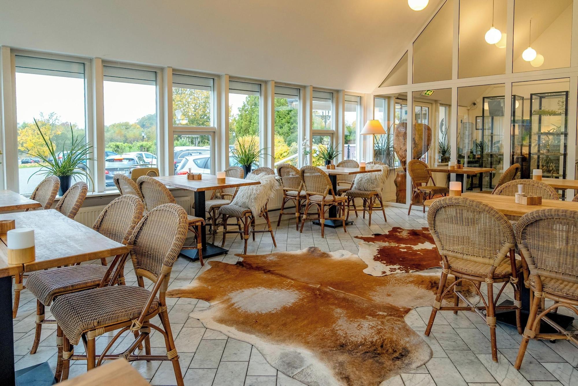 Bar/Salón Hotel Årslev Kro