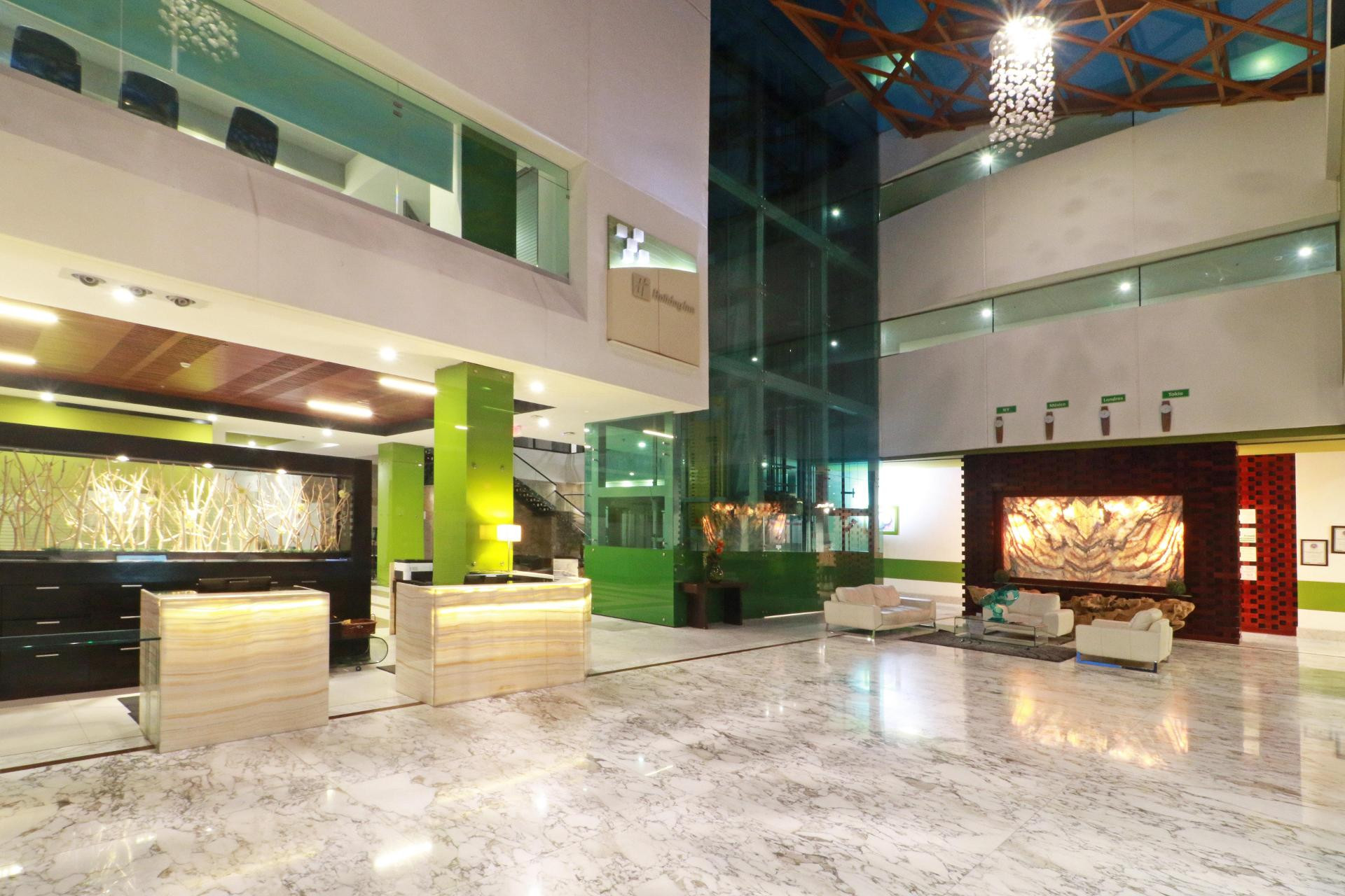 Vista Lobby Holiday Inn Queretaro Zona Krystal