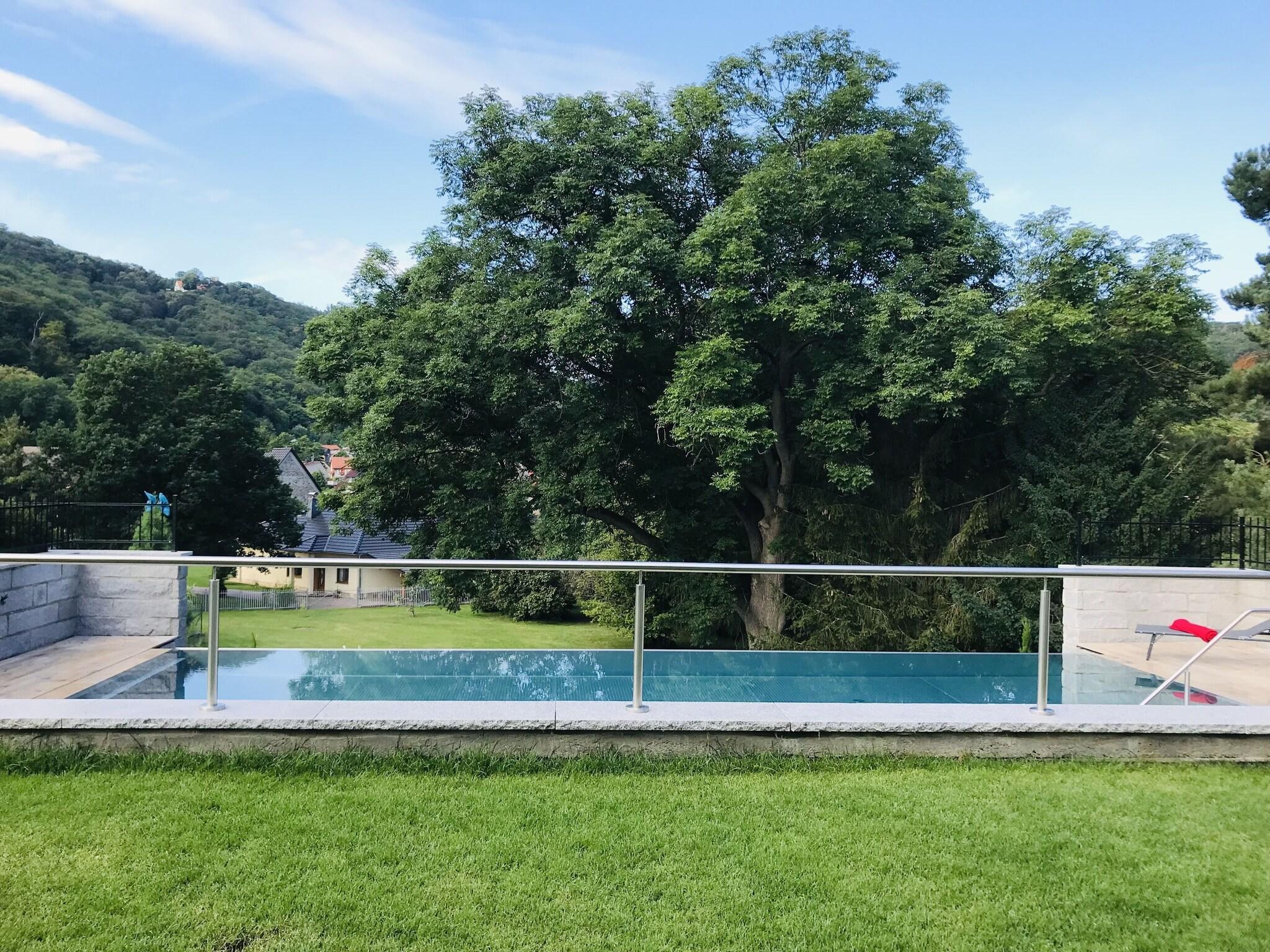 Vista Piscina Schlosshotel Stecklenberg
