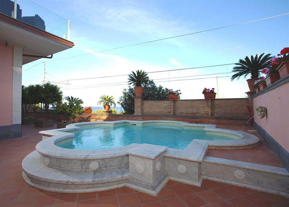 Vista Piscina Borromeo Resort