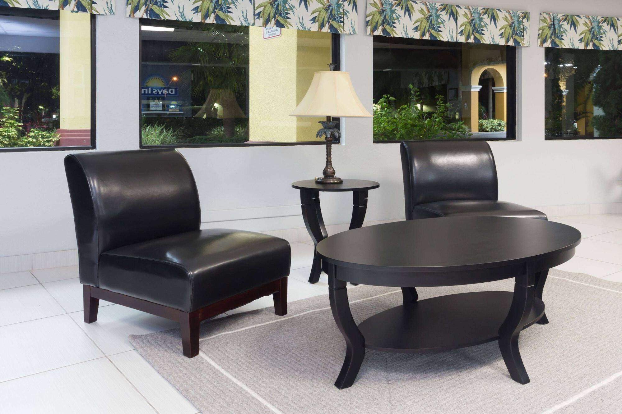 Vista Lobby Days Inn by Wyndham Sarasota I-75