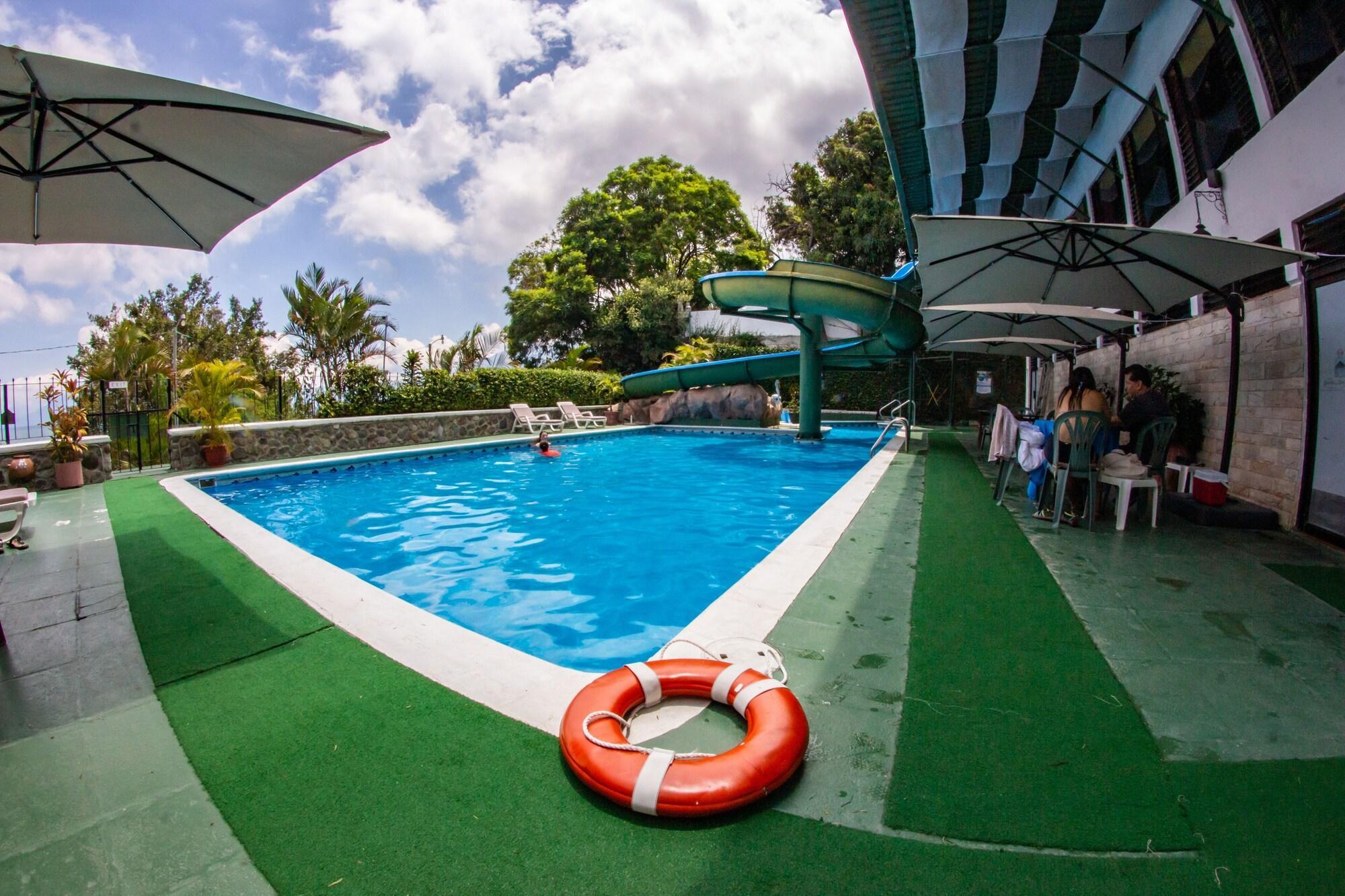 Vista Piscina Posada de Don Rodrigo Panajachel