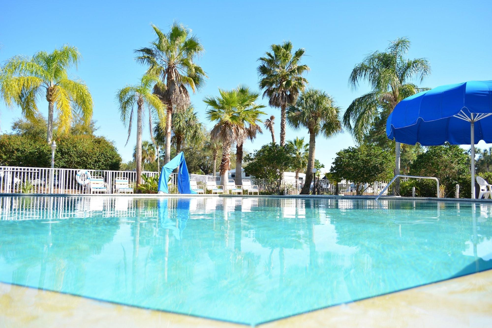 Vista Piscina Crystal Isles RV Resort