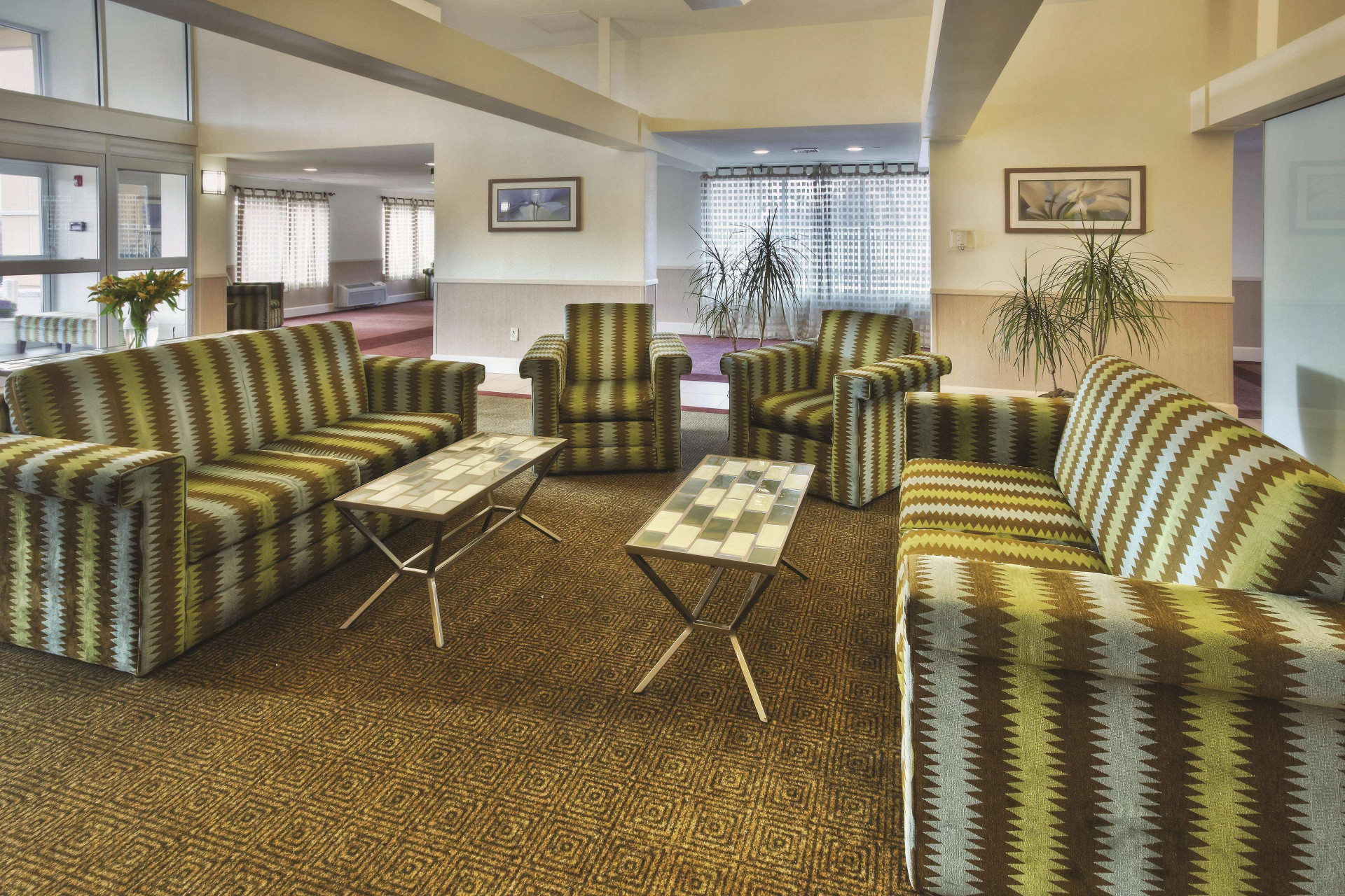 Vista Lobby La Quinta Inn & Suites by Wyndham Danbury