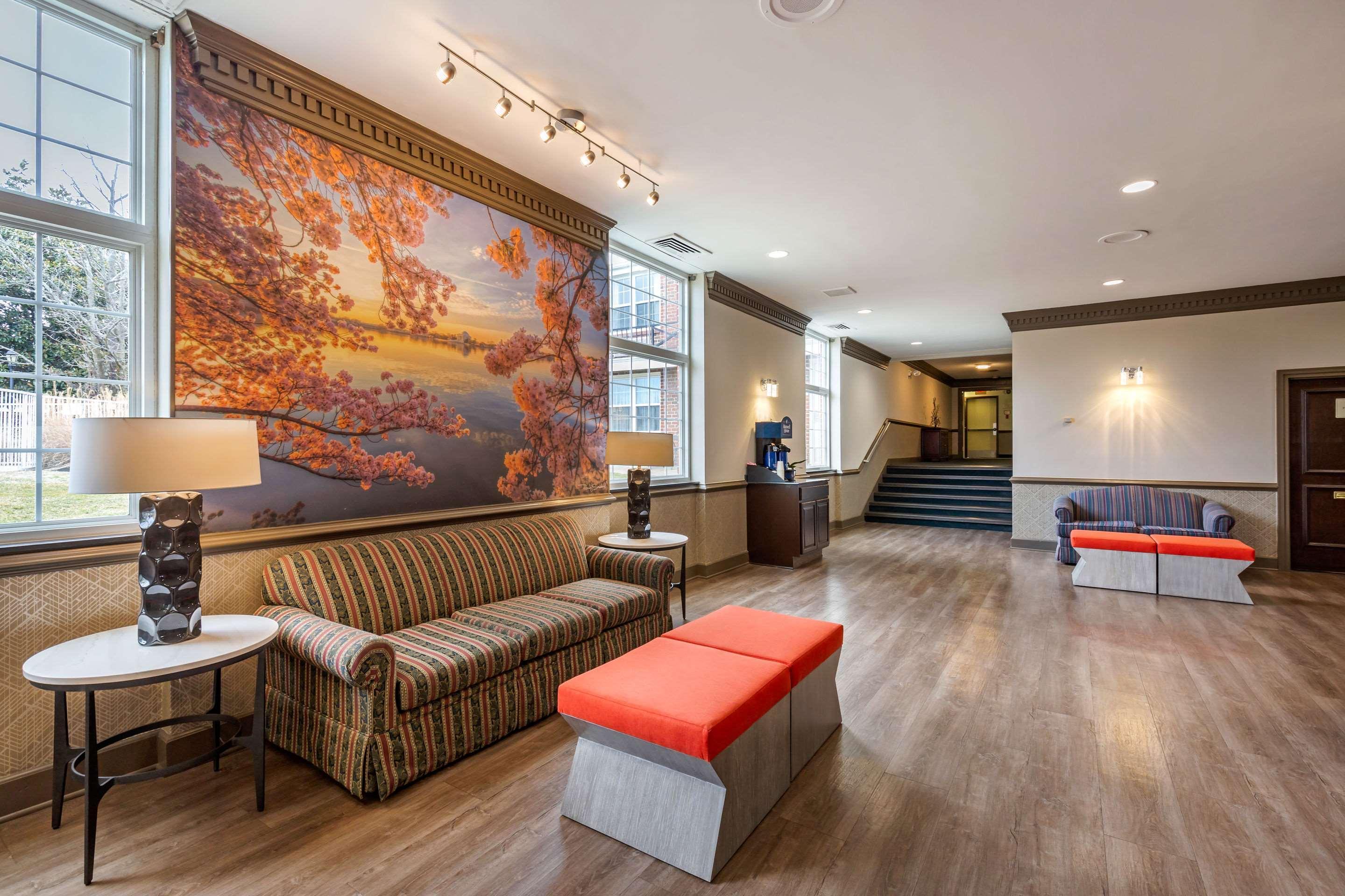 Vista Lobby Clarion Inn Falls Church - Arlington
