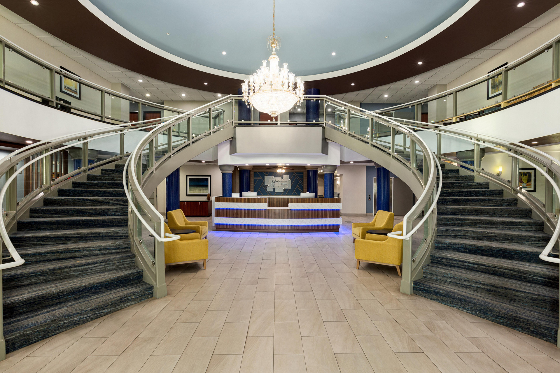 Vista Lobby Holiday Inn Express and Suites Bakersfield Central by IHG
