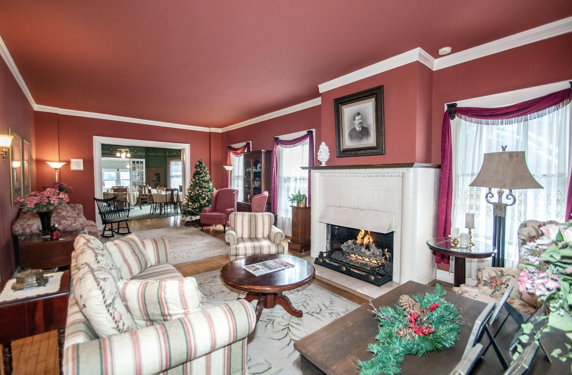Vista Lobby Looking Glass Inn