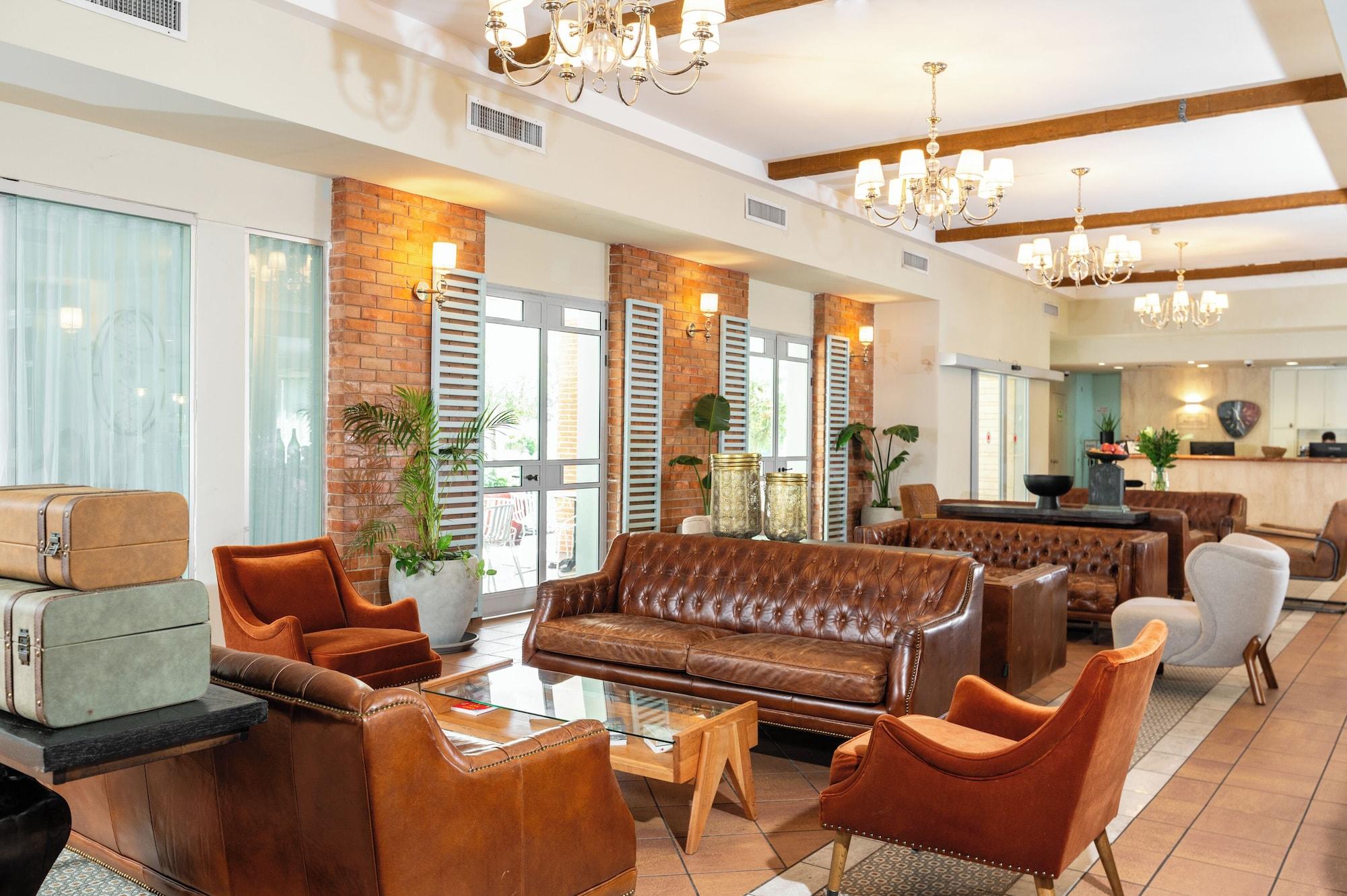 Vista Lobby Eden Inn