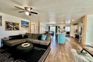 Alquiler Vacacional - Family friendly coastal house.  Pet Friendly, Big screen tv's in every room!