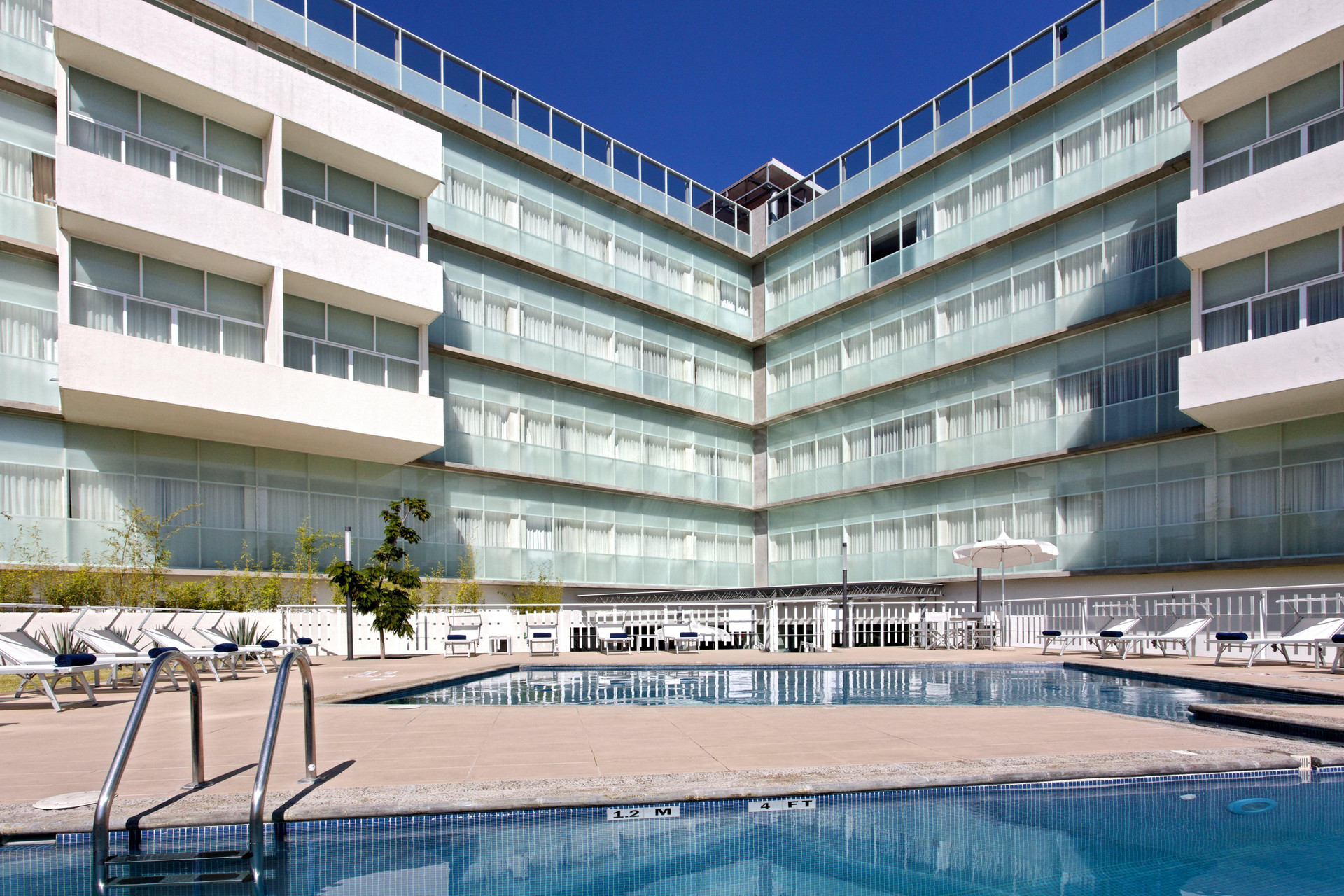Vista Piscina Holiday Inn Express Guadalajara Expo by IHG