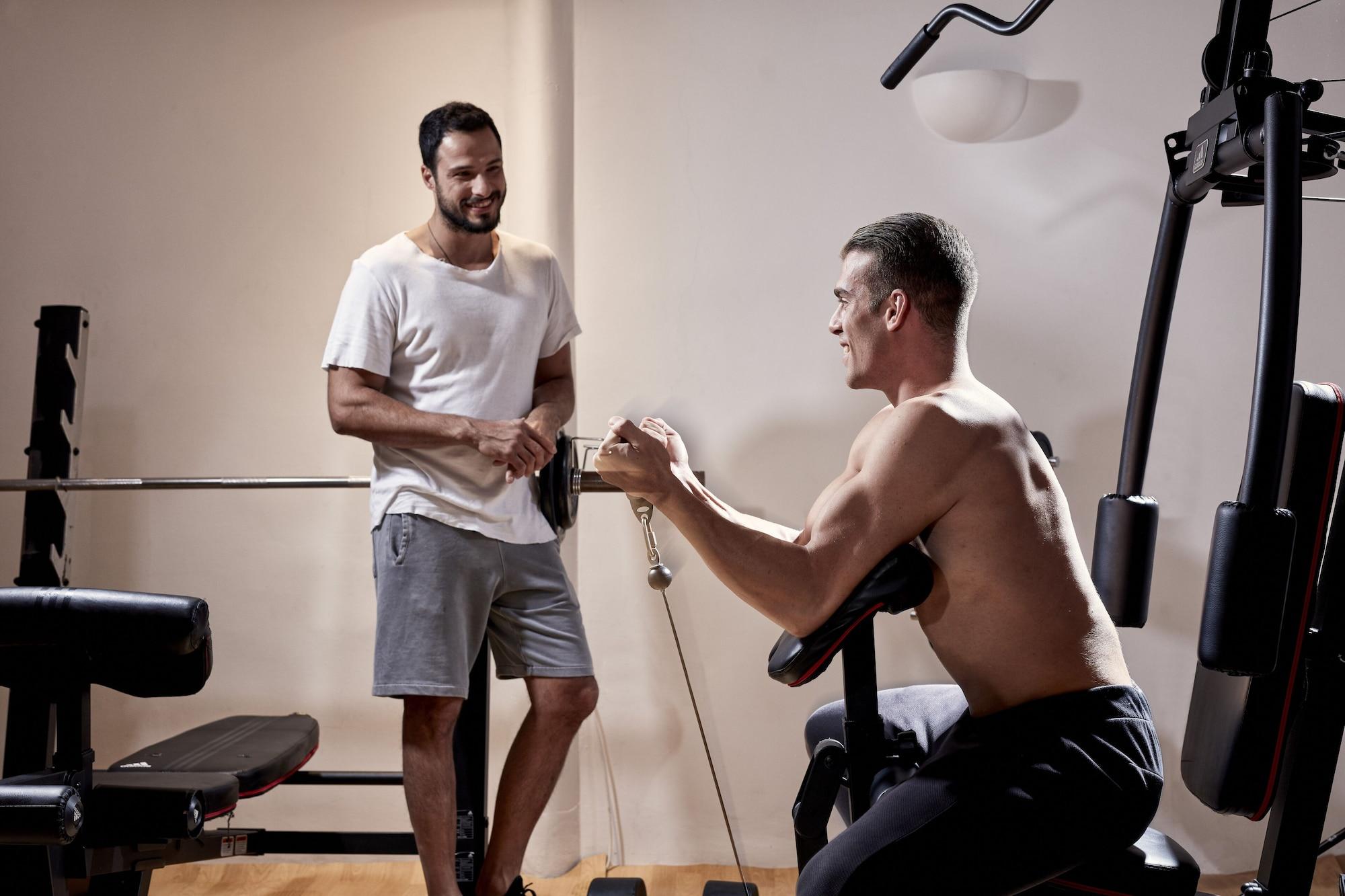 Gimnasio Kouros Hotel & Suites