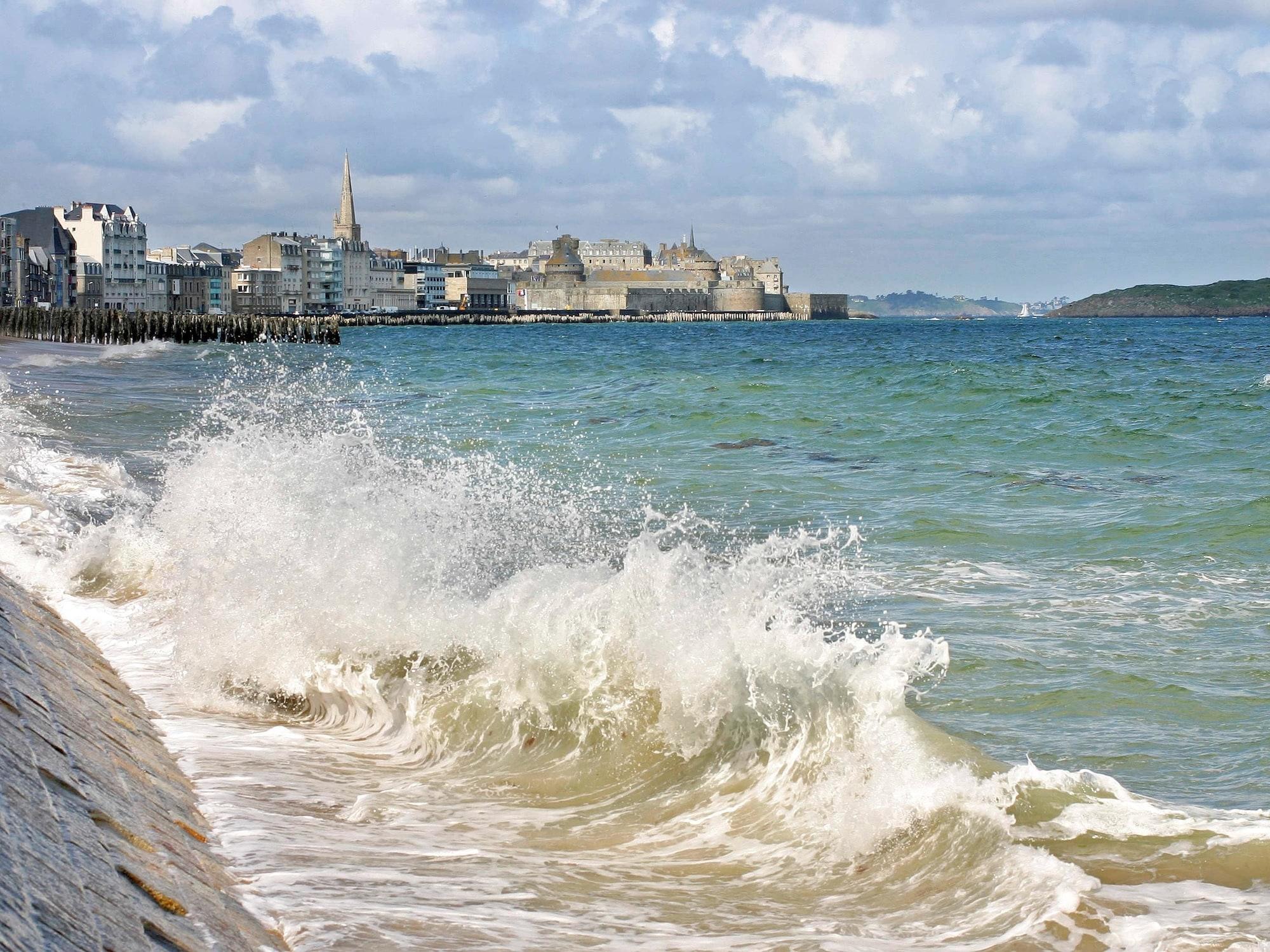 Vista Exterior ibis Saint Malo Plage