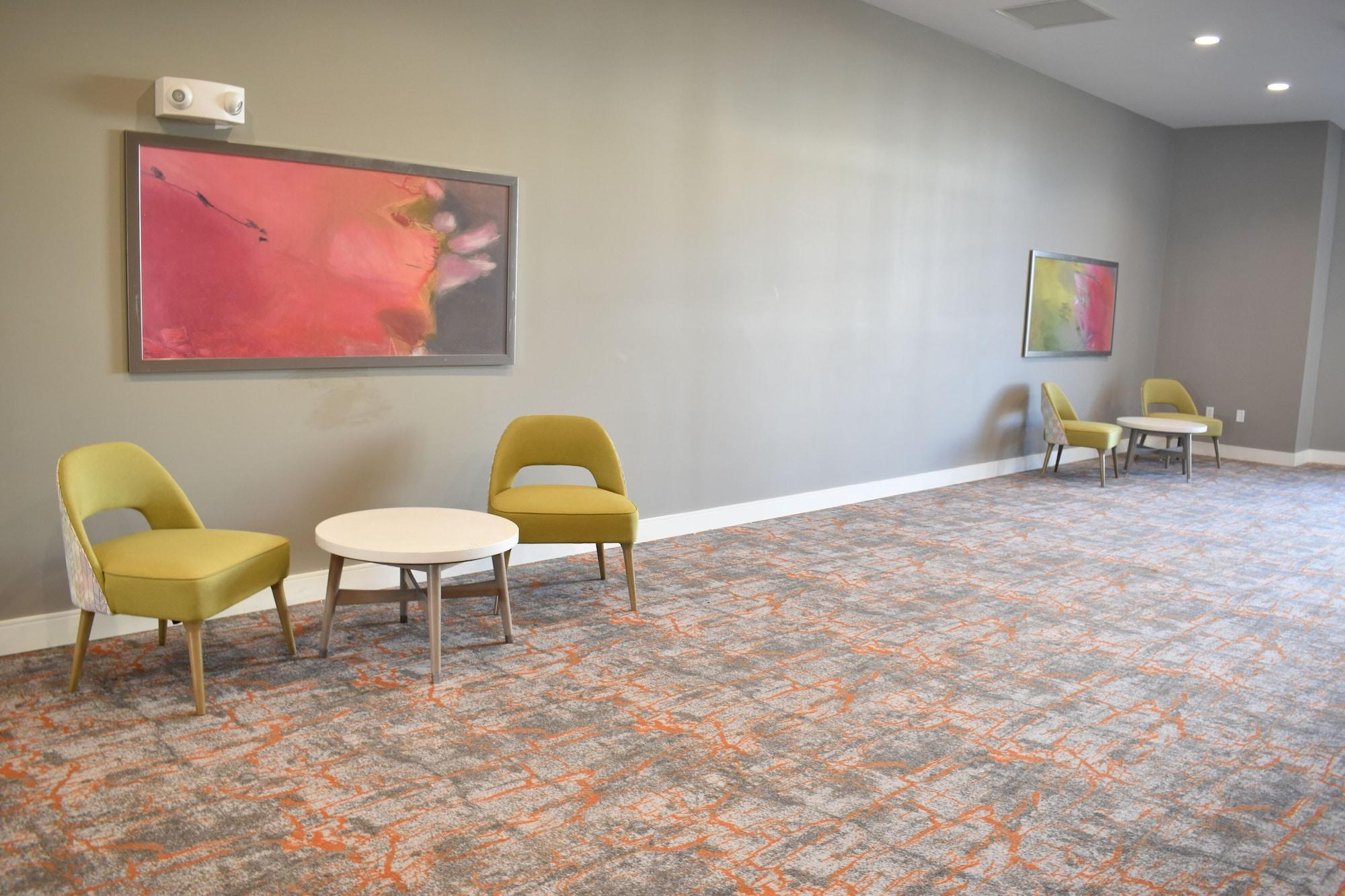 Vista Lobby Holiday Inn Kansas City - Northeast by IHG
