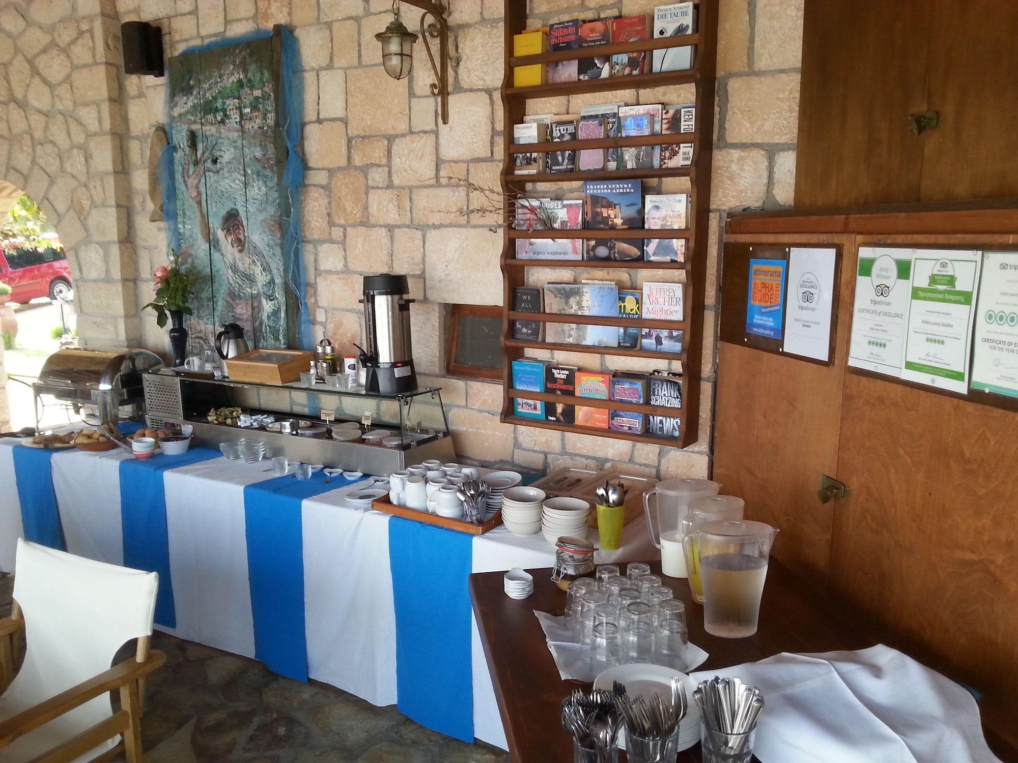 Restaurant Irides Luxury Studios & Apartments