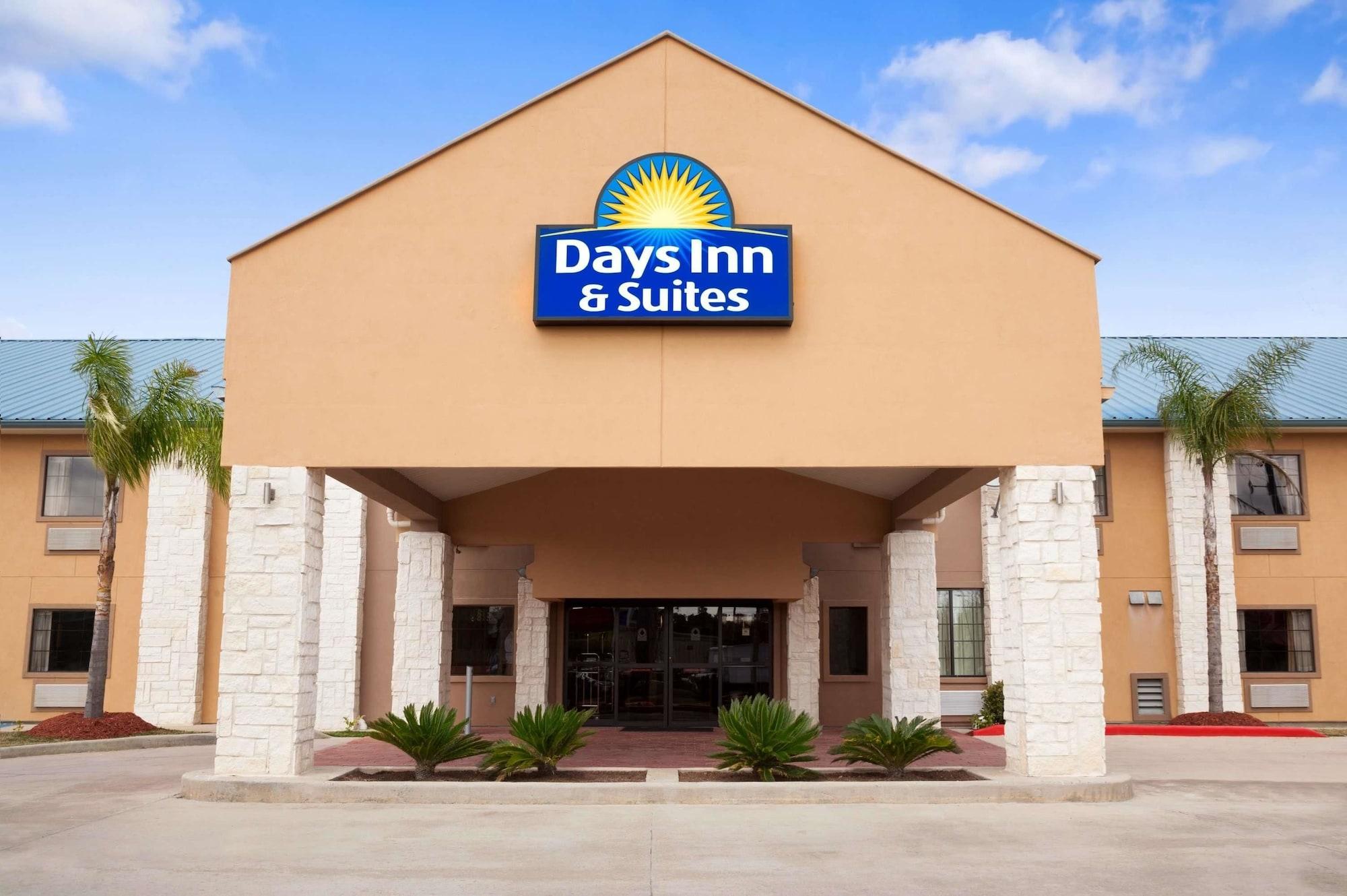 Vista Exterior Days Inn & Suites by Wyndham Conroe North