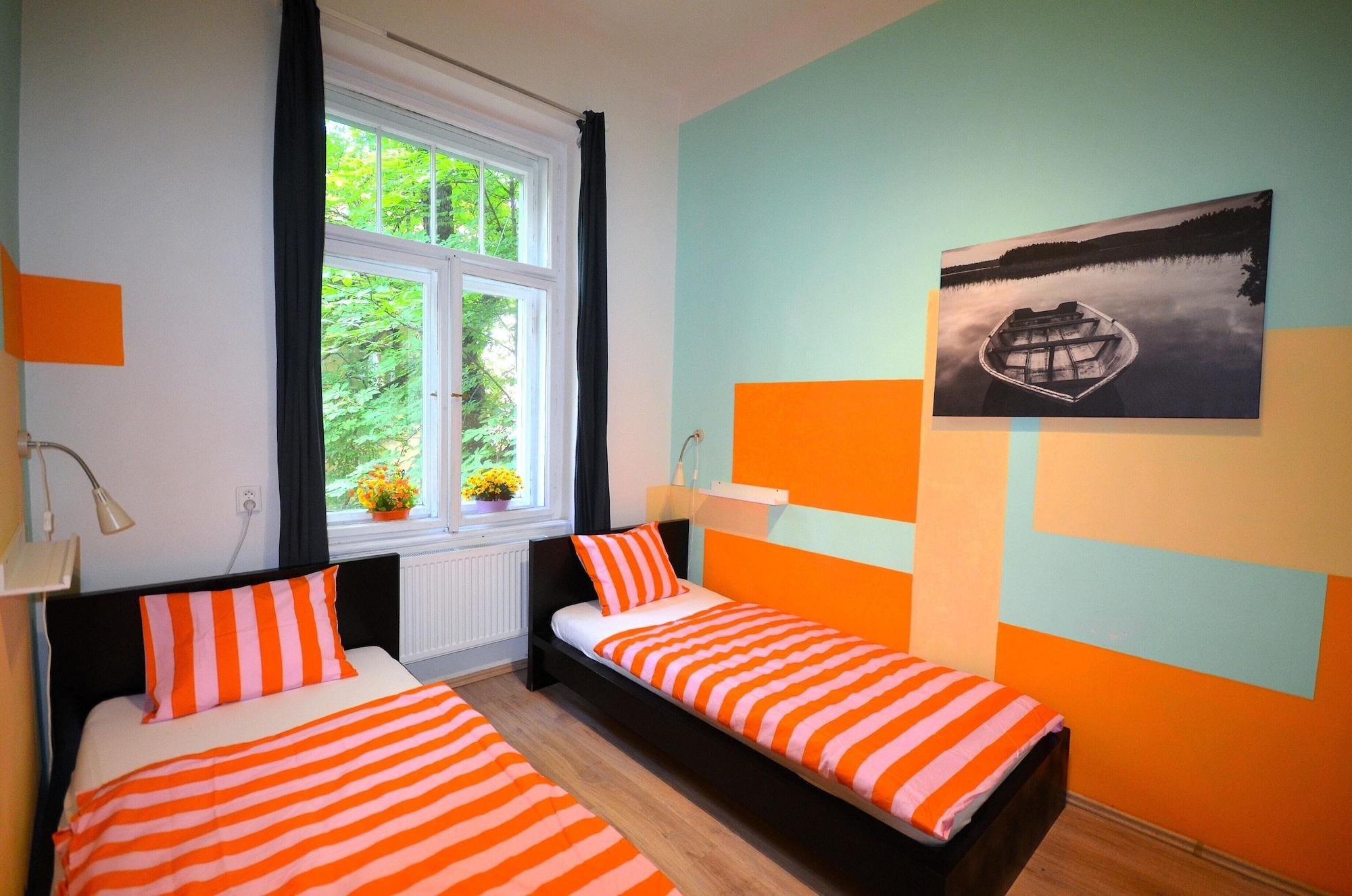 Varios Travel & Joy backpackers