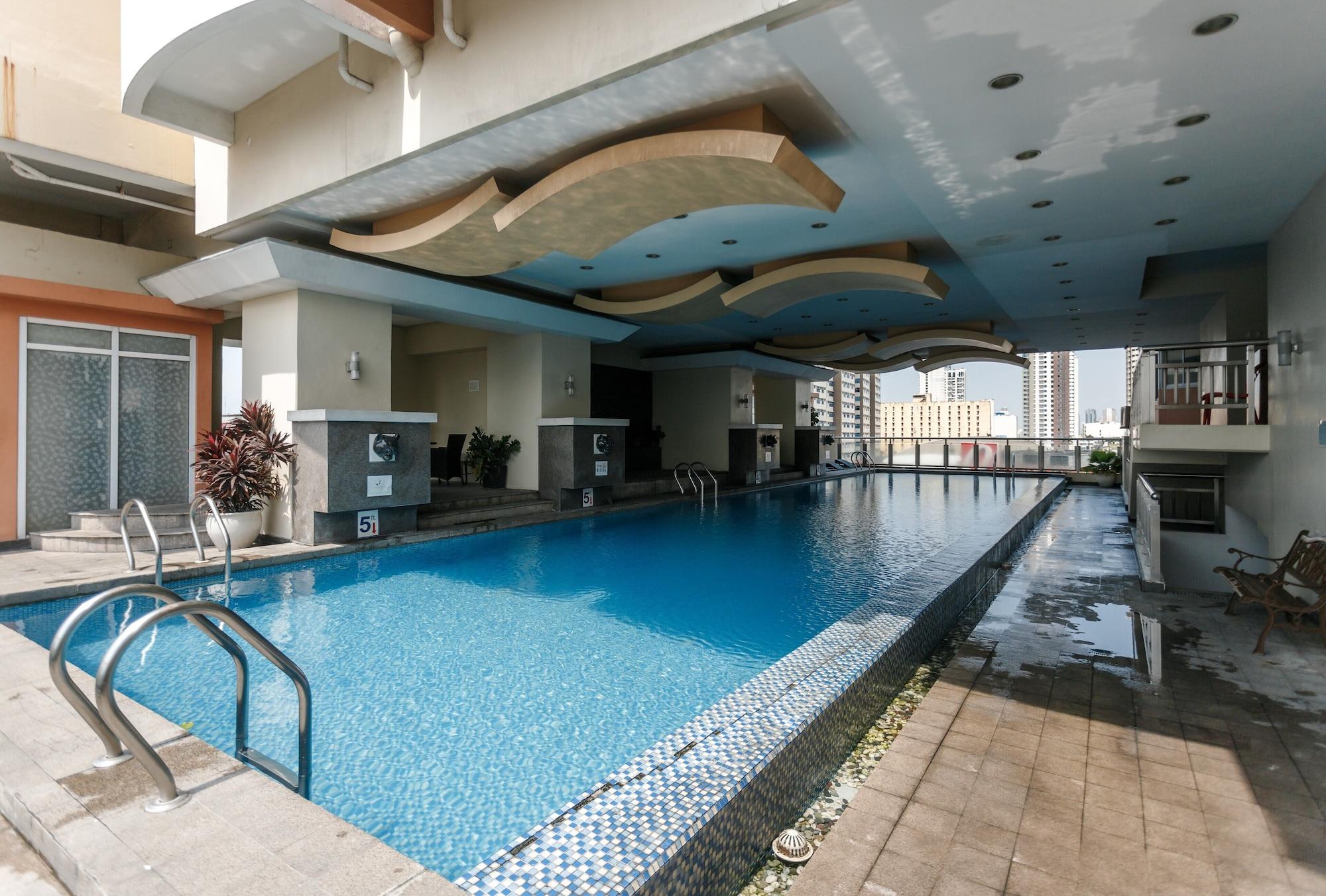 Vista Piscina Regency Grand Suites