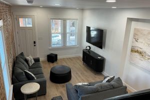 Alquiler Vacacional - South Side Beauty. Newly renovated 4Br 2Bath, Central Air near downtown and Oaks