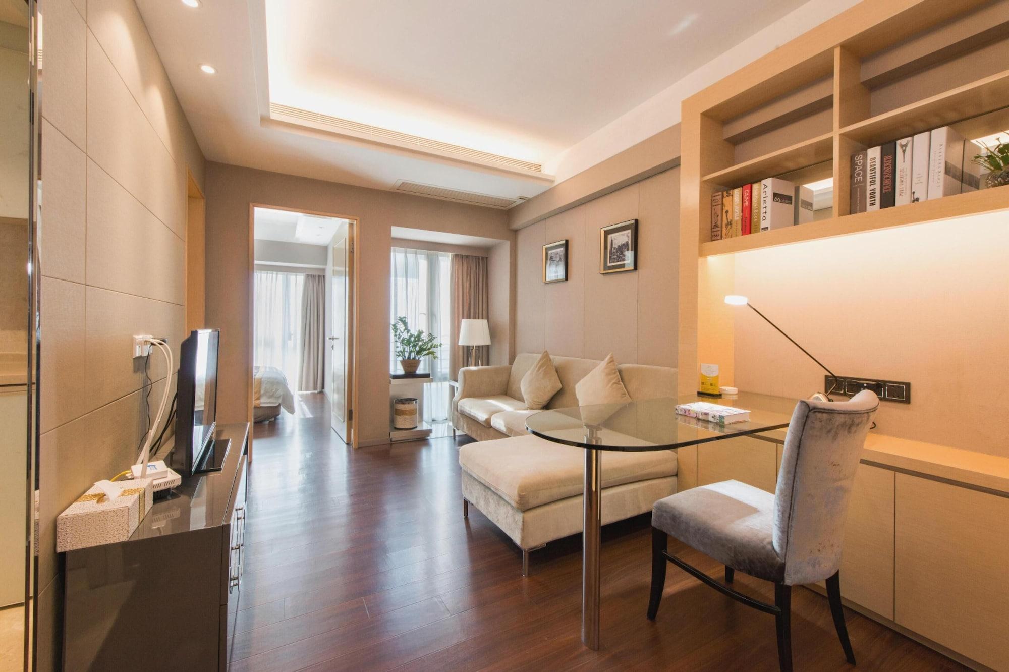 Varios Uhome Apartments