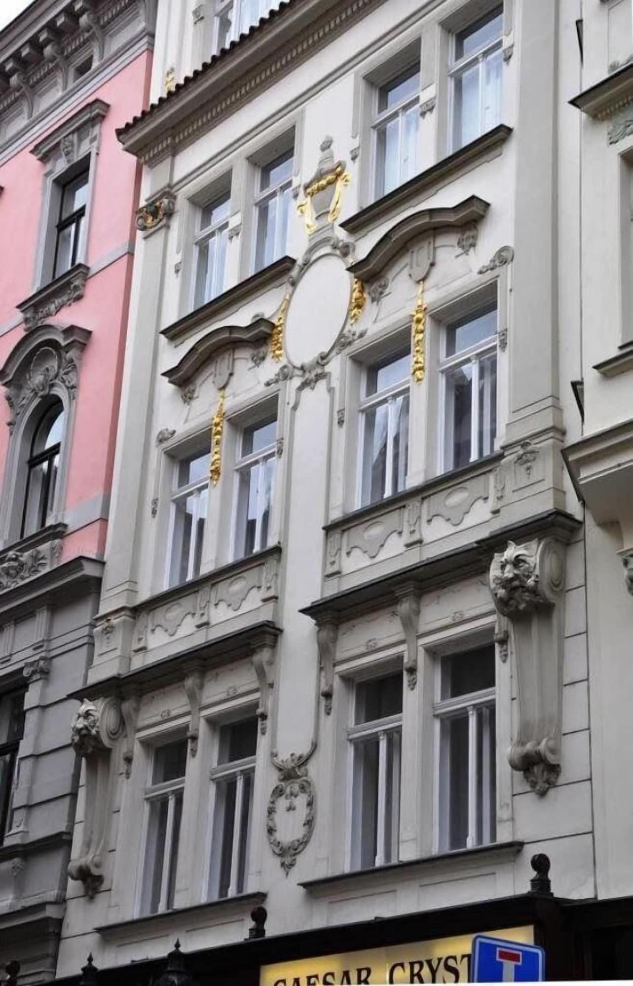 Varios Charles Bridge Premium Apartments
