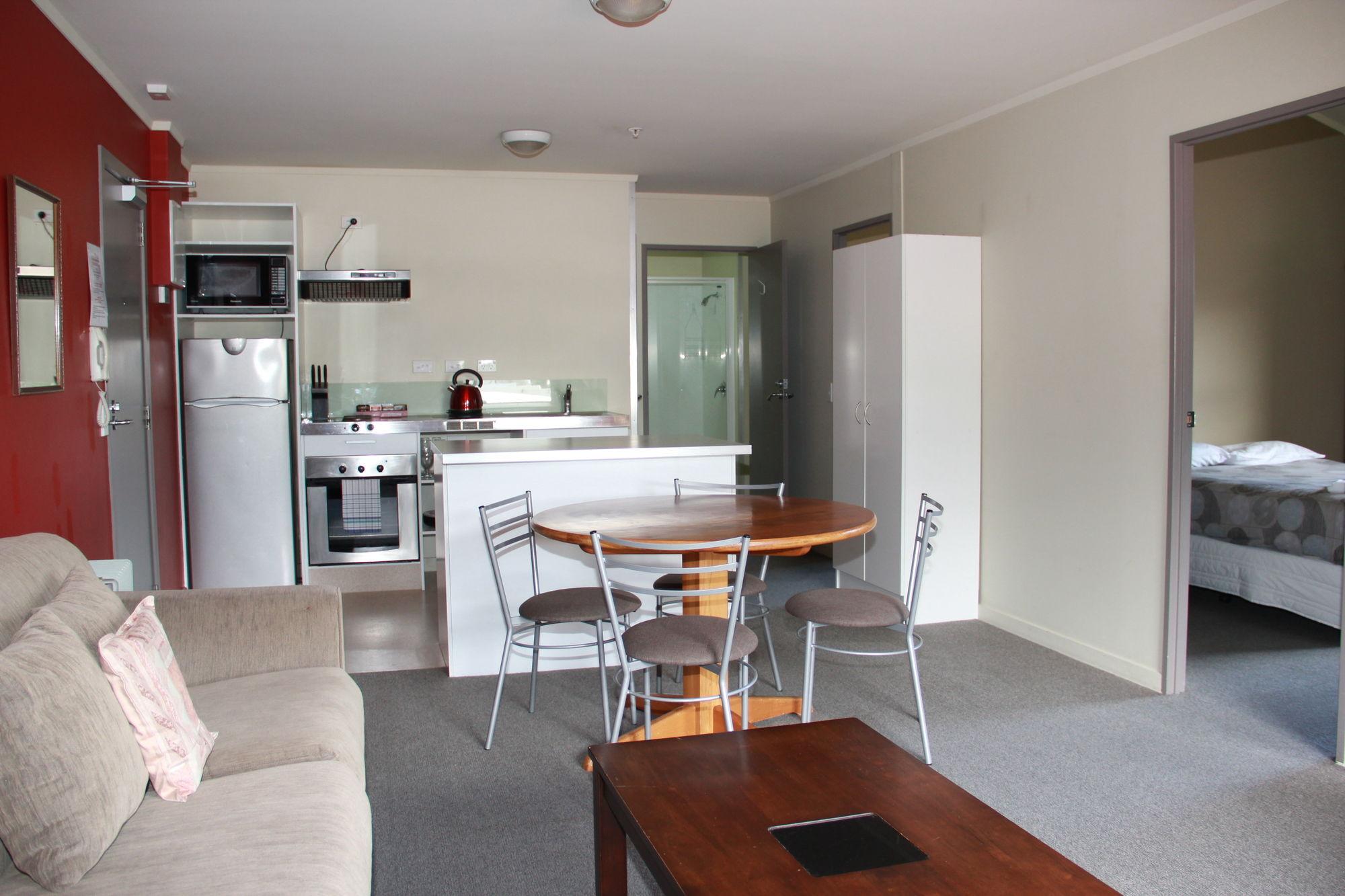 Varios Nikau Apartments