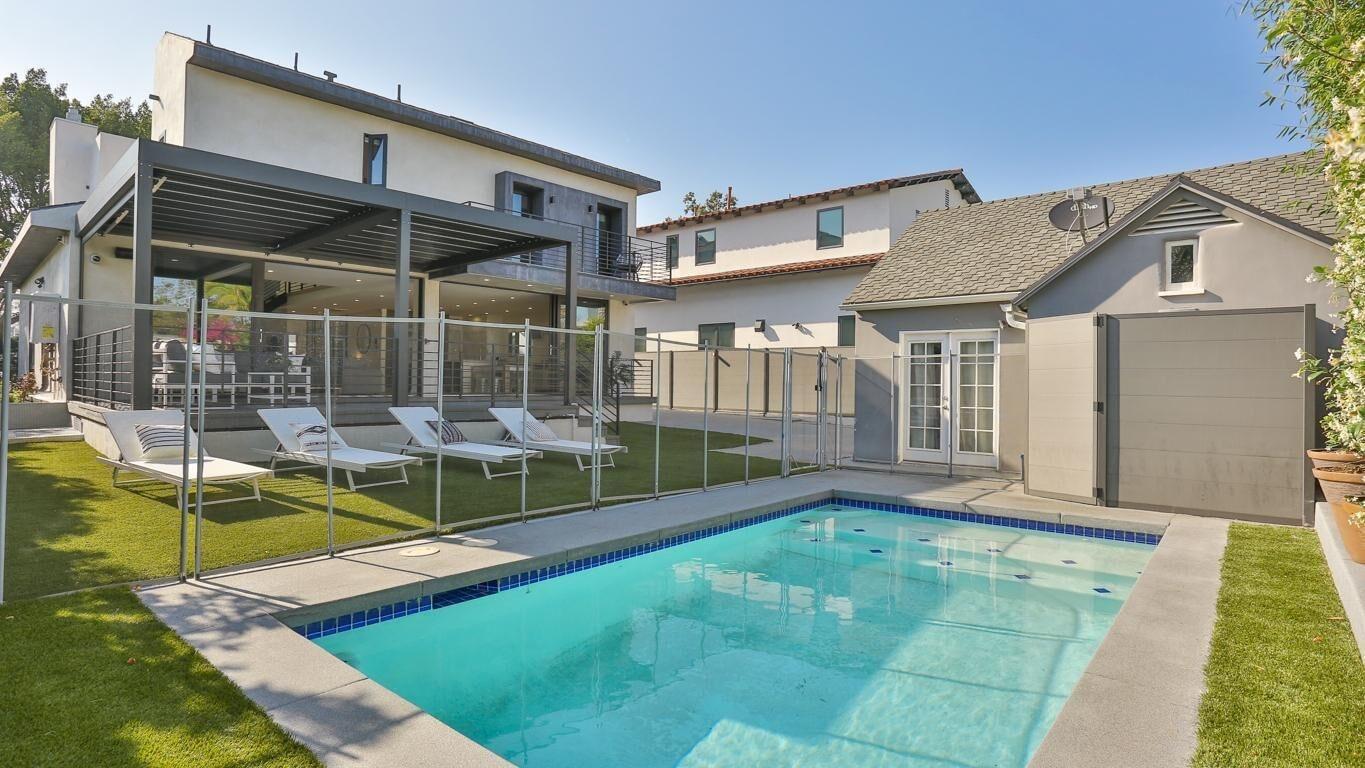 Vista Piscina Spacious 5 Bedroom West Hollywood Home with Pool