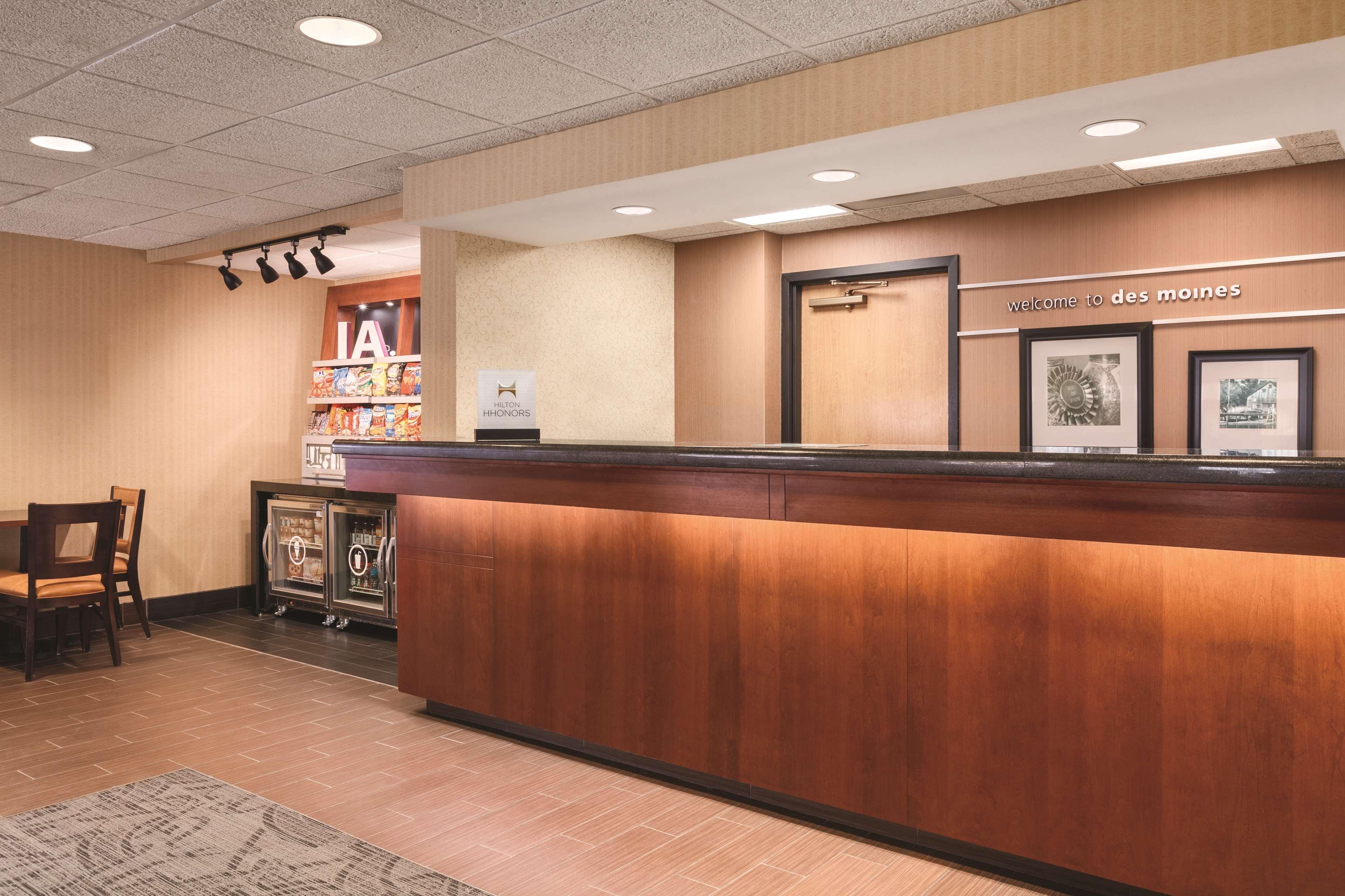 Vista Lobby Hampton Inn Des Moines-Airport