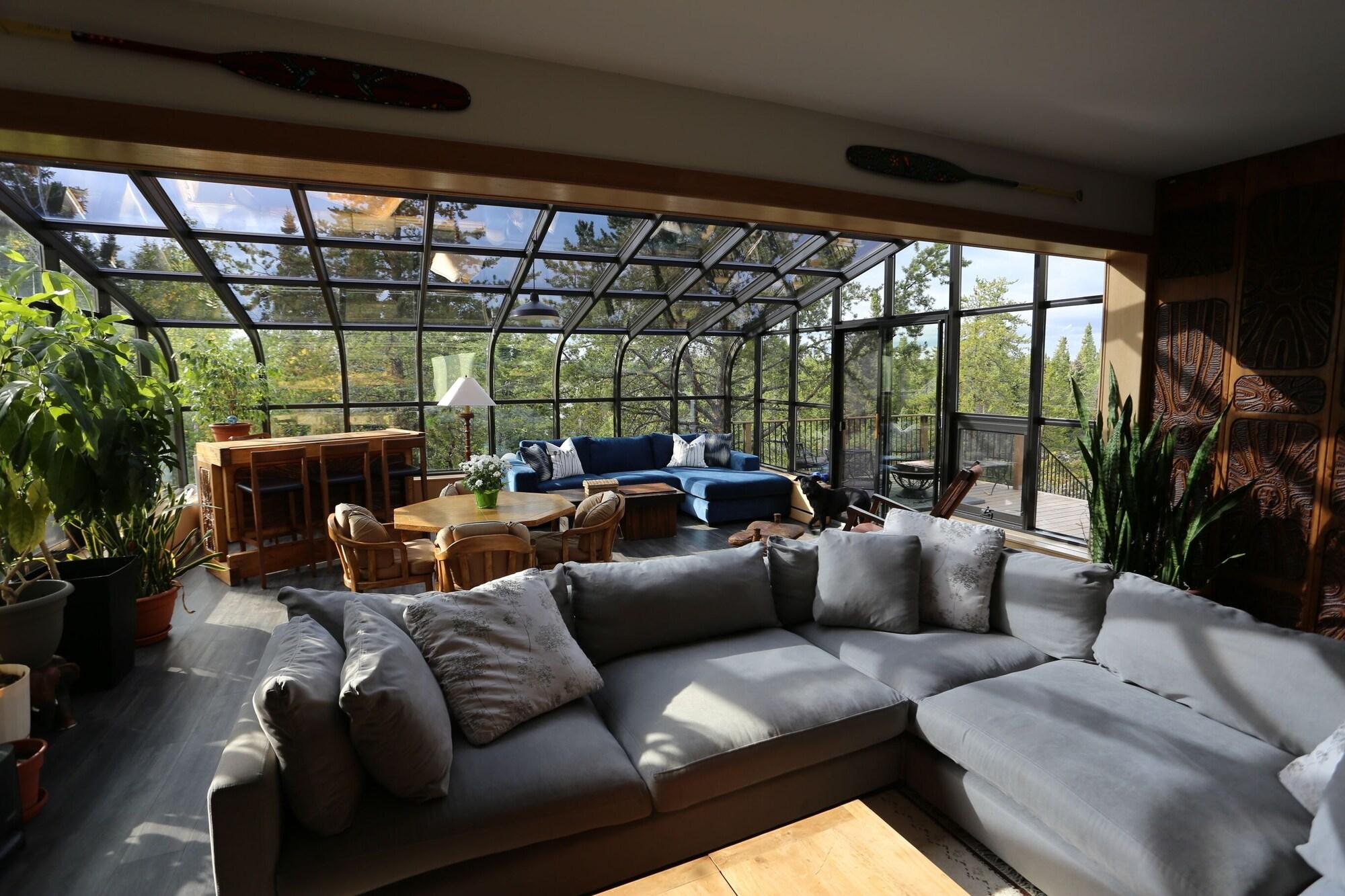 Varios Hacho House Yellowknife