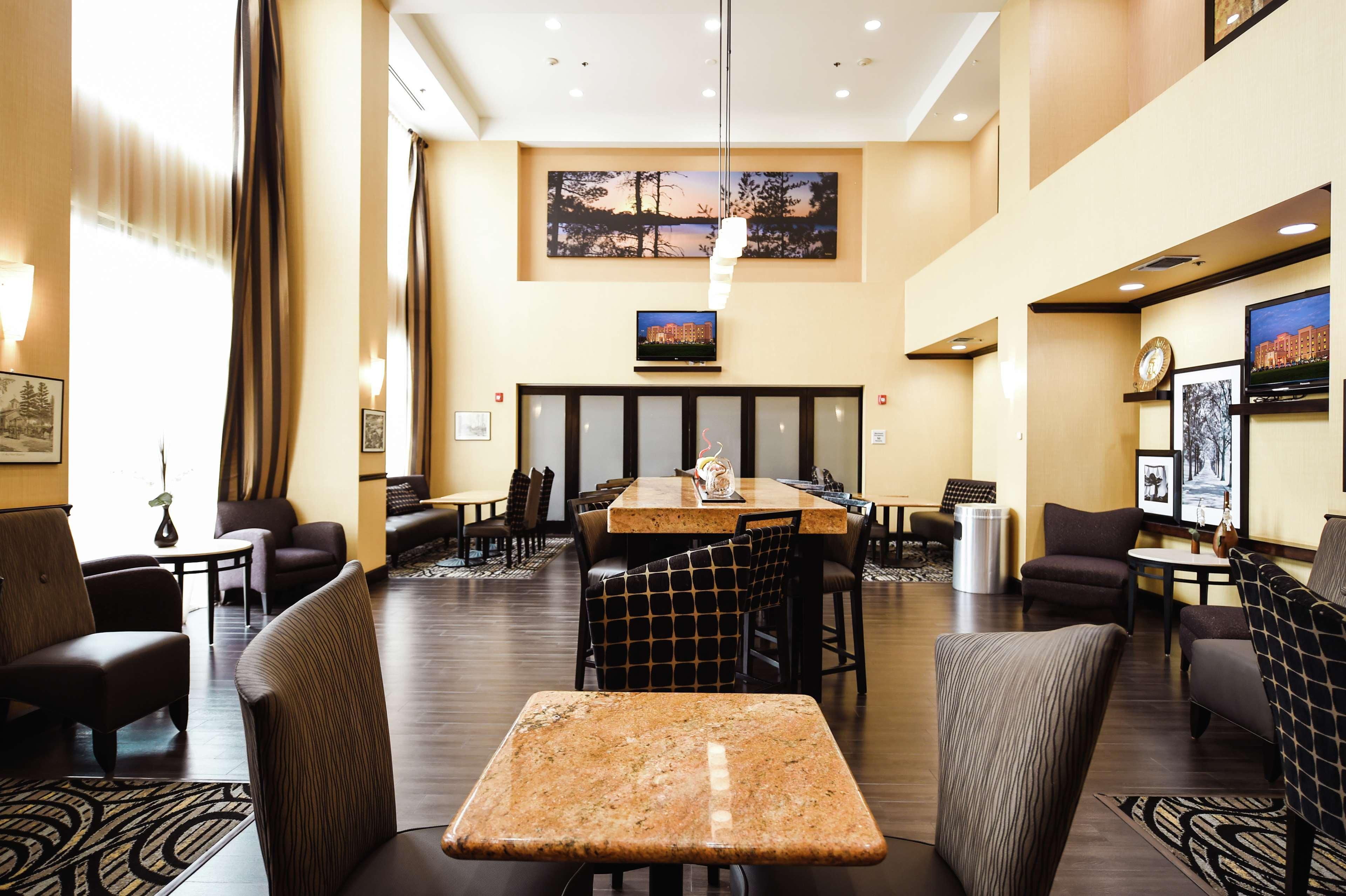 Vista Lobby Hampton Inn and Suites Pine Bluff