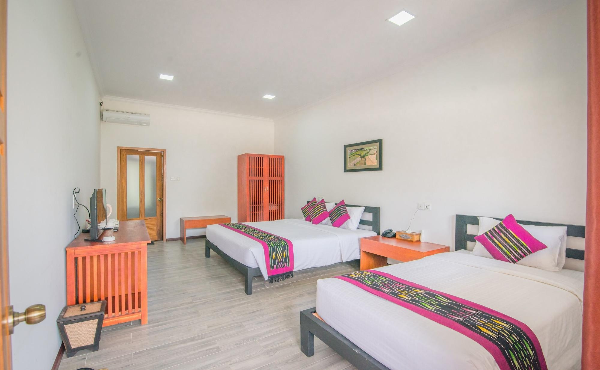 Varios Royal Airstrip Hotel