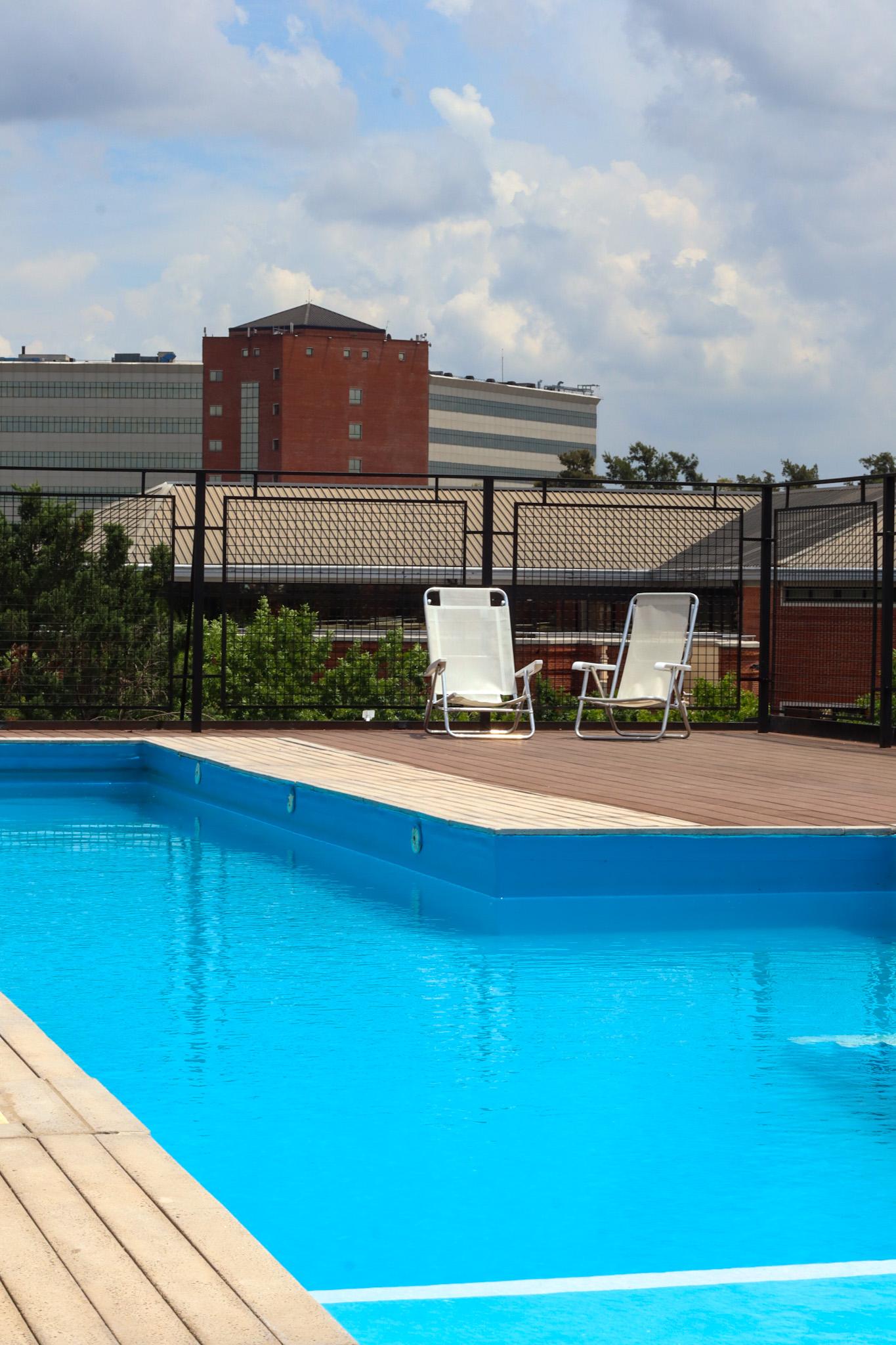 Vista Piscina Casa Campus Pilar Suites